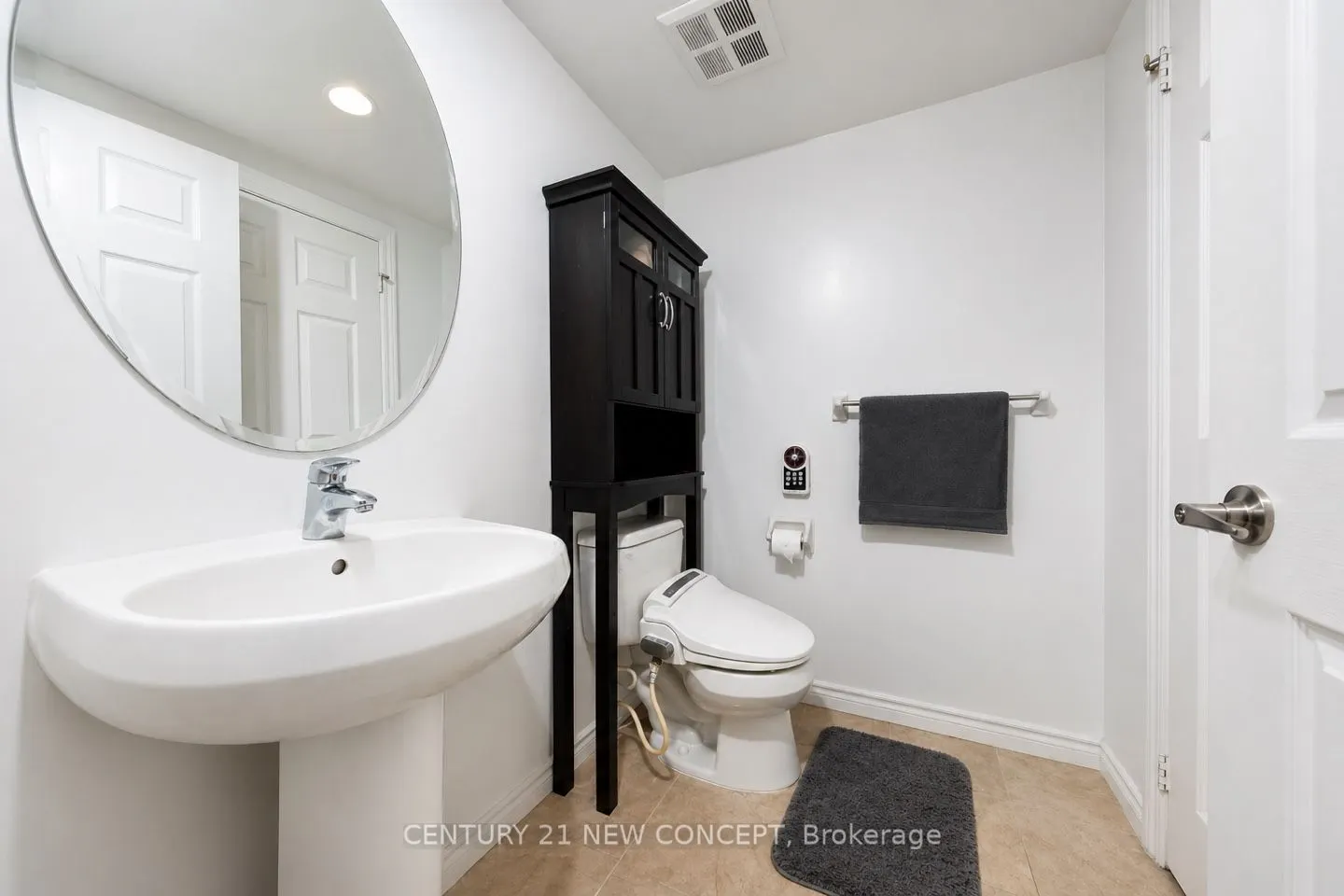 761 Bay Street #404