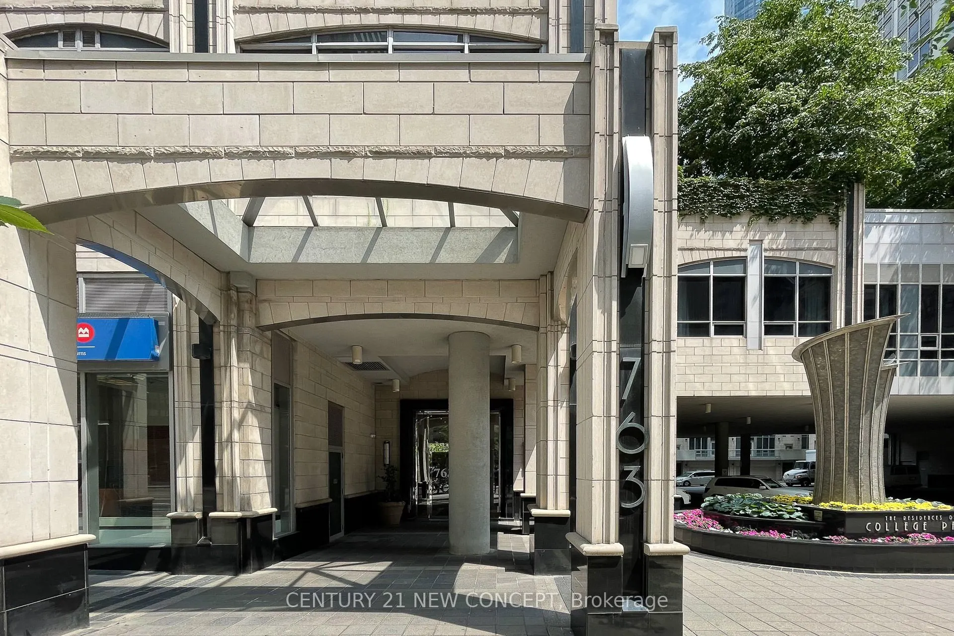 761 Bay Street #404