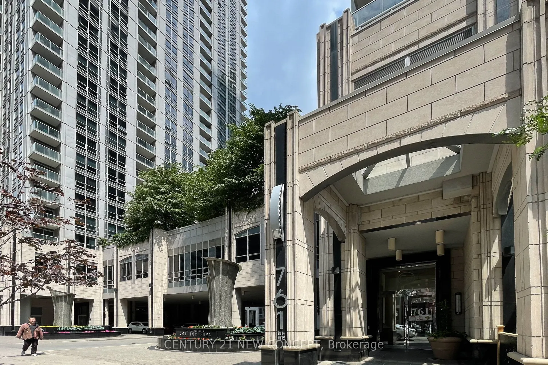 761 Bay Street #404