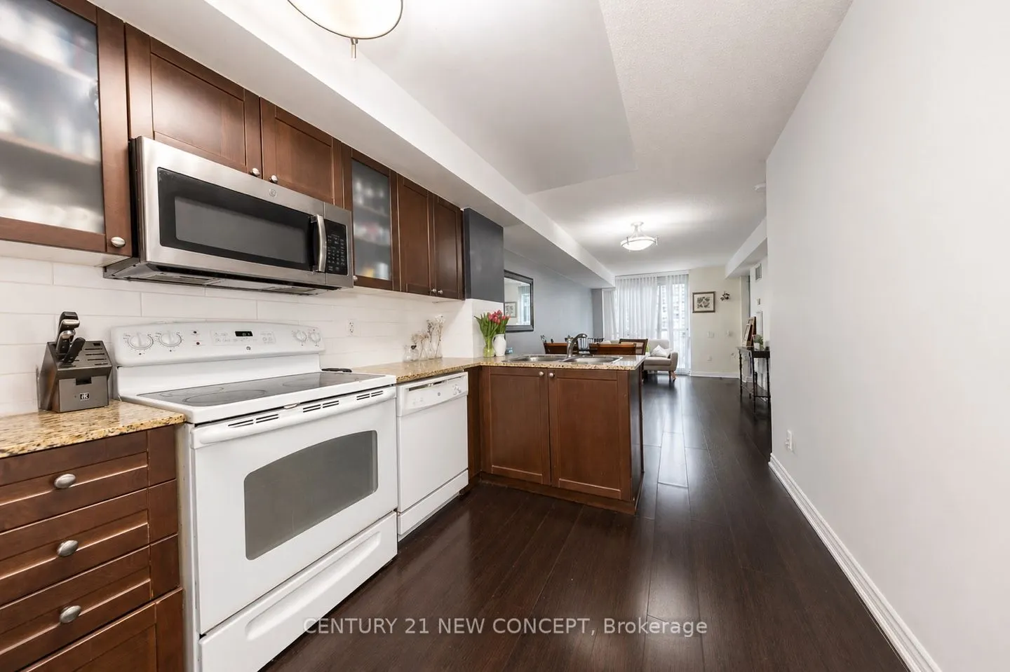 761 Bay Street #404