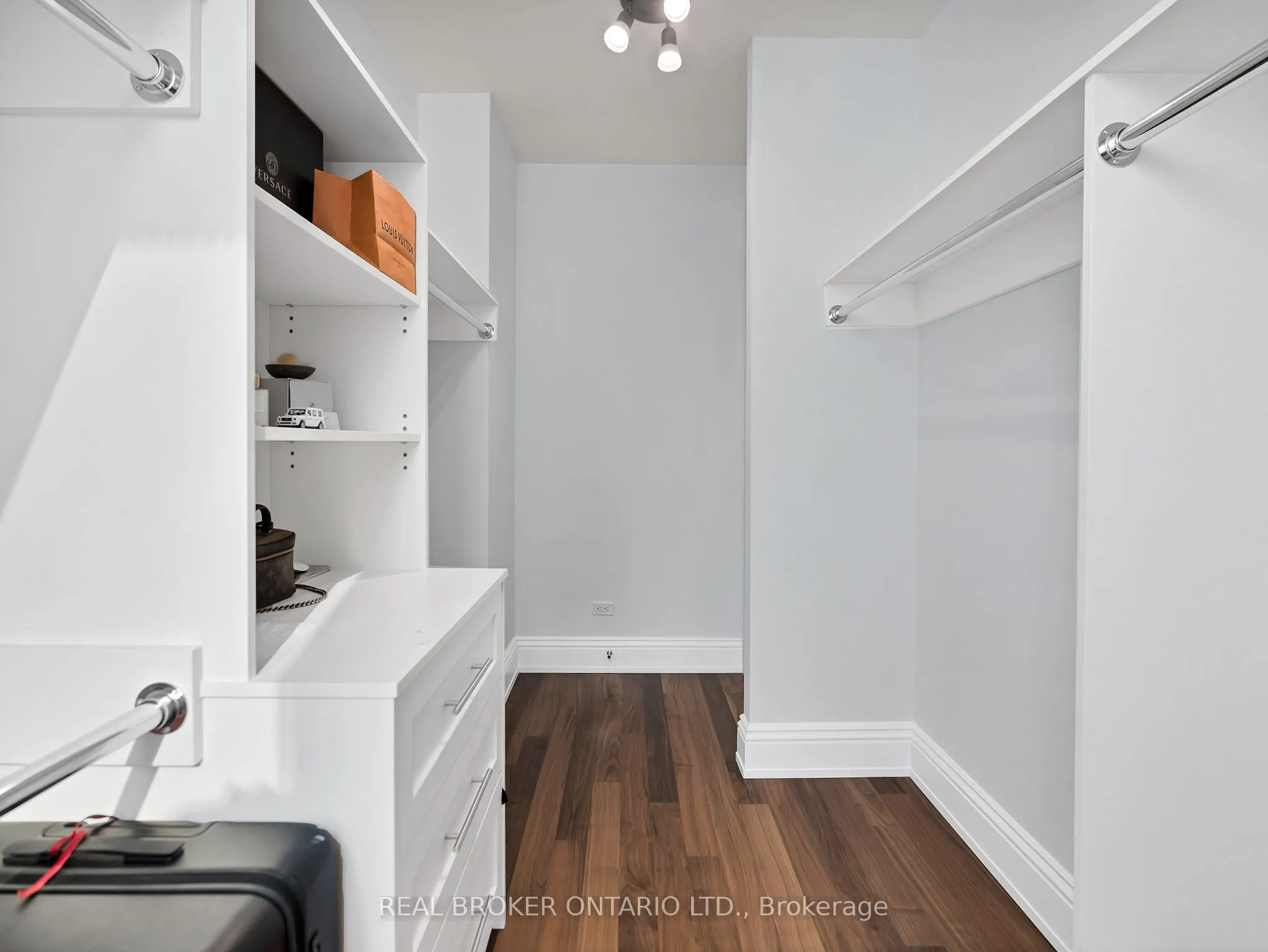 183 Wellington Street W #3803