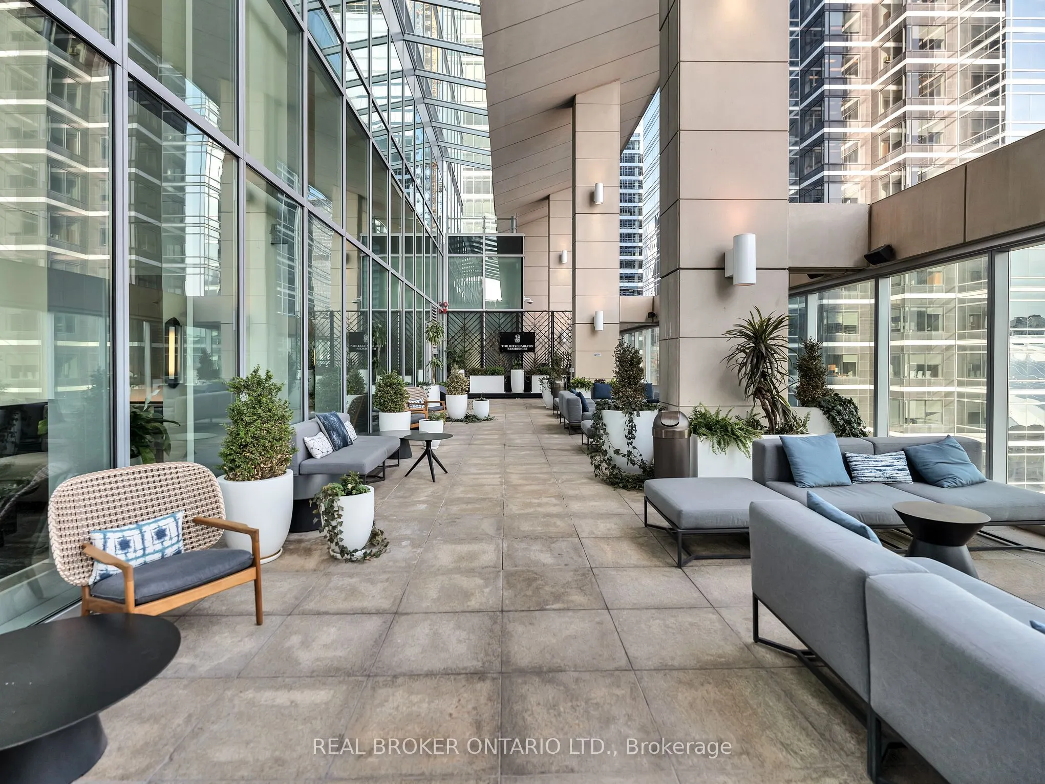 183 Wellington Street W #3803