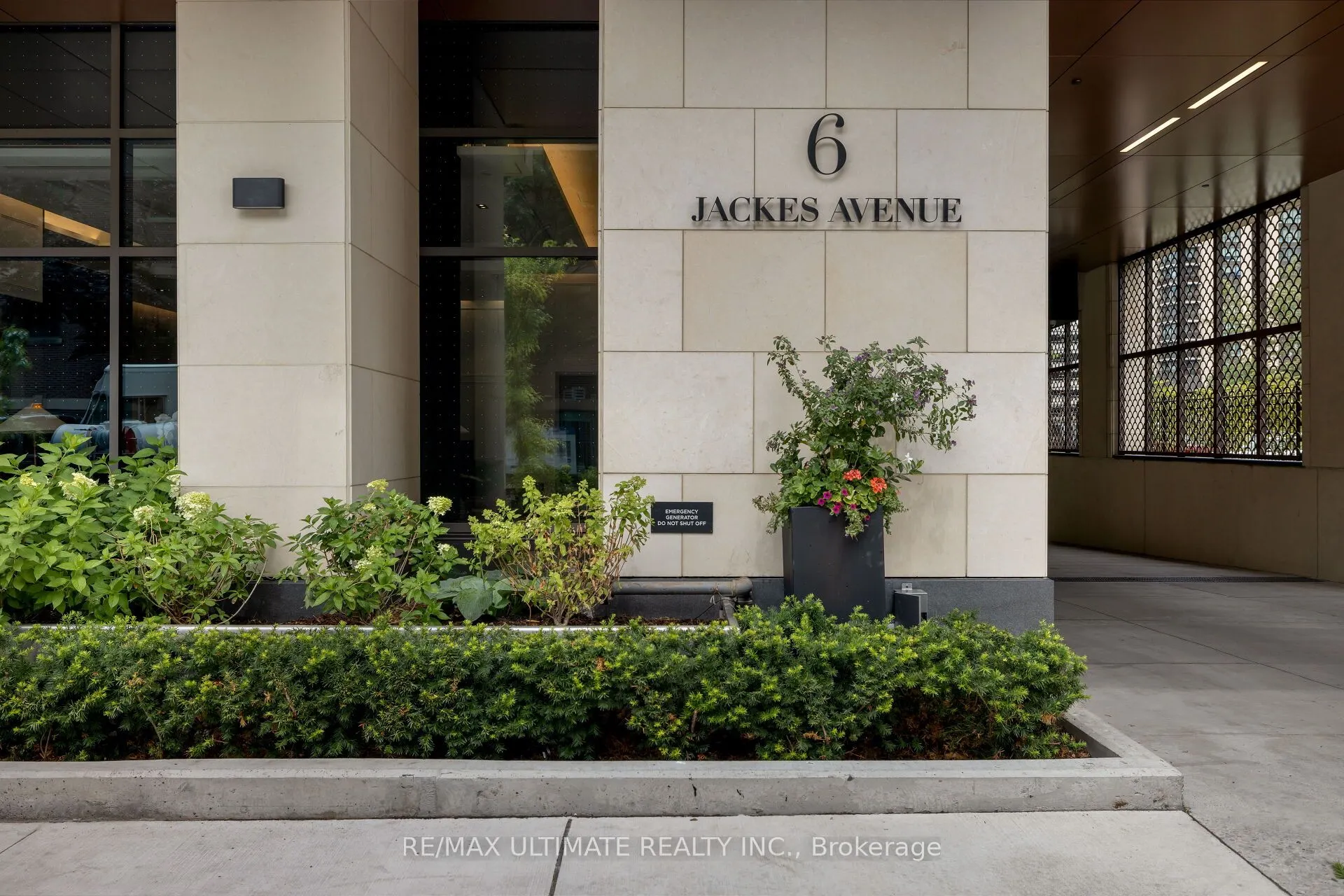 6 Jackes Avenue #206