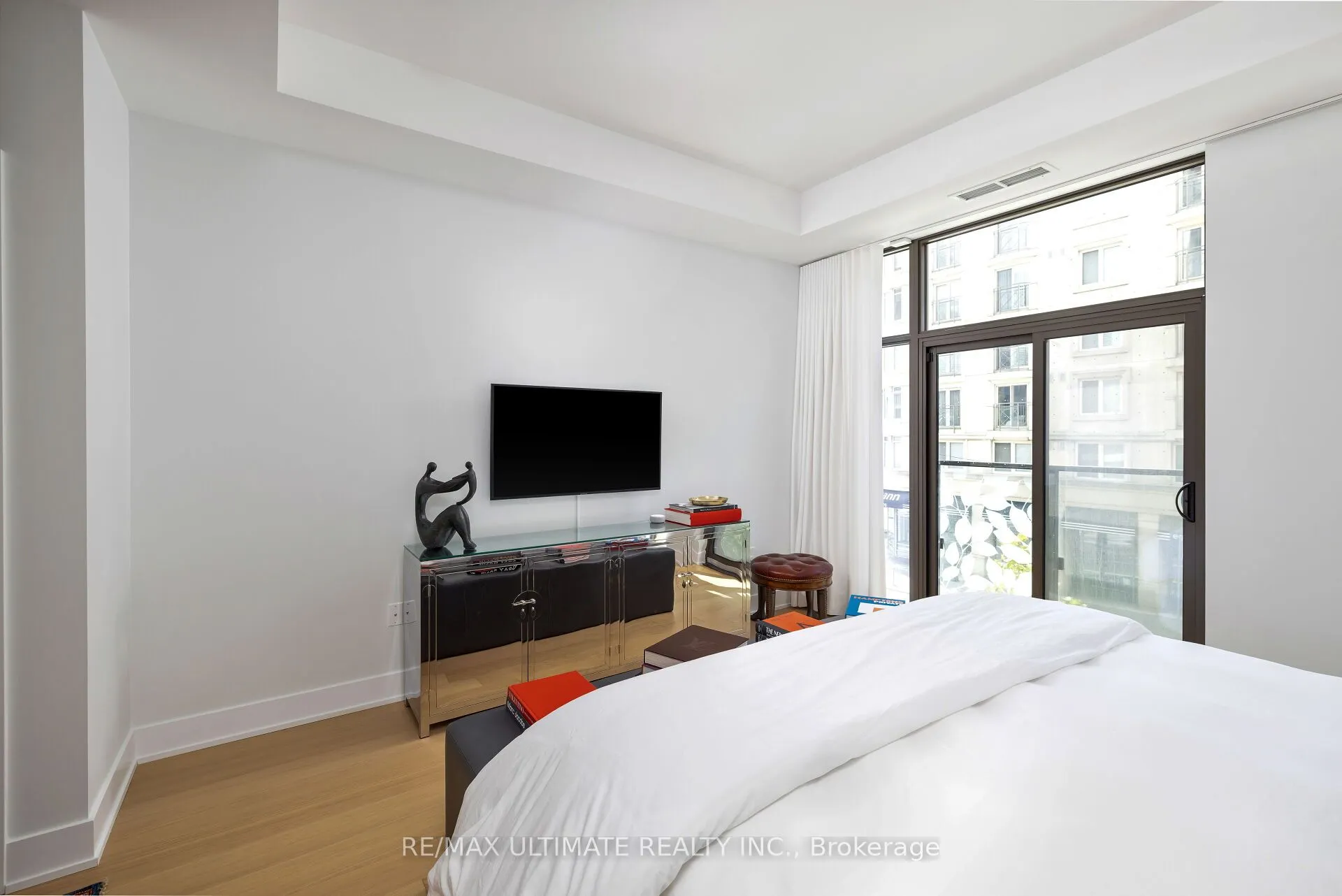 6 Jackes Avenue #206
