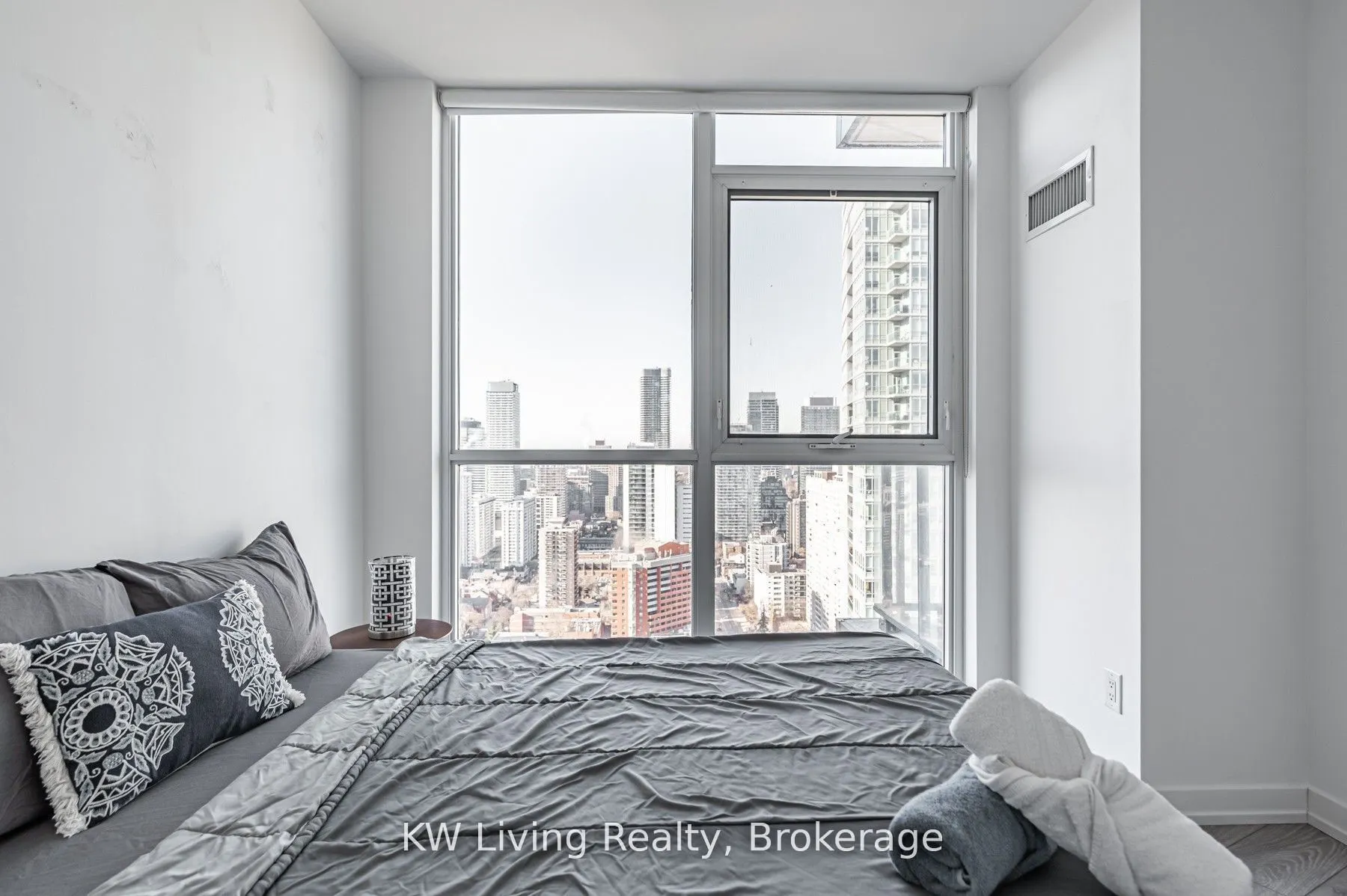 159 Wellesley Street E #1909