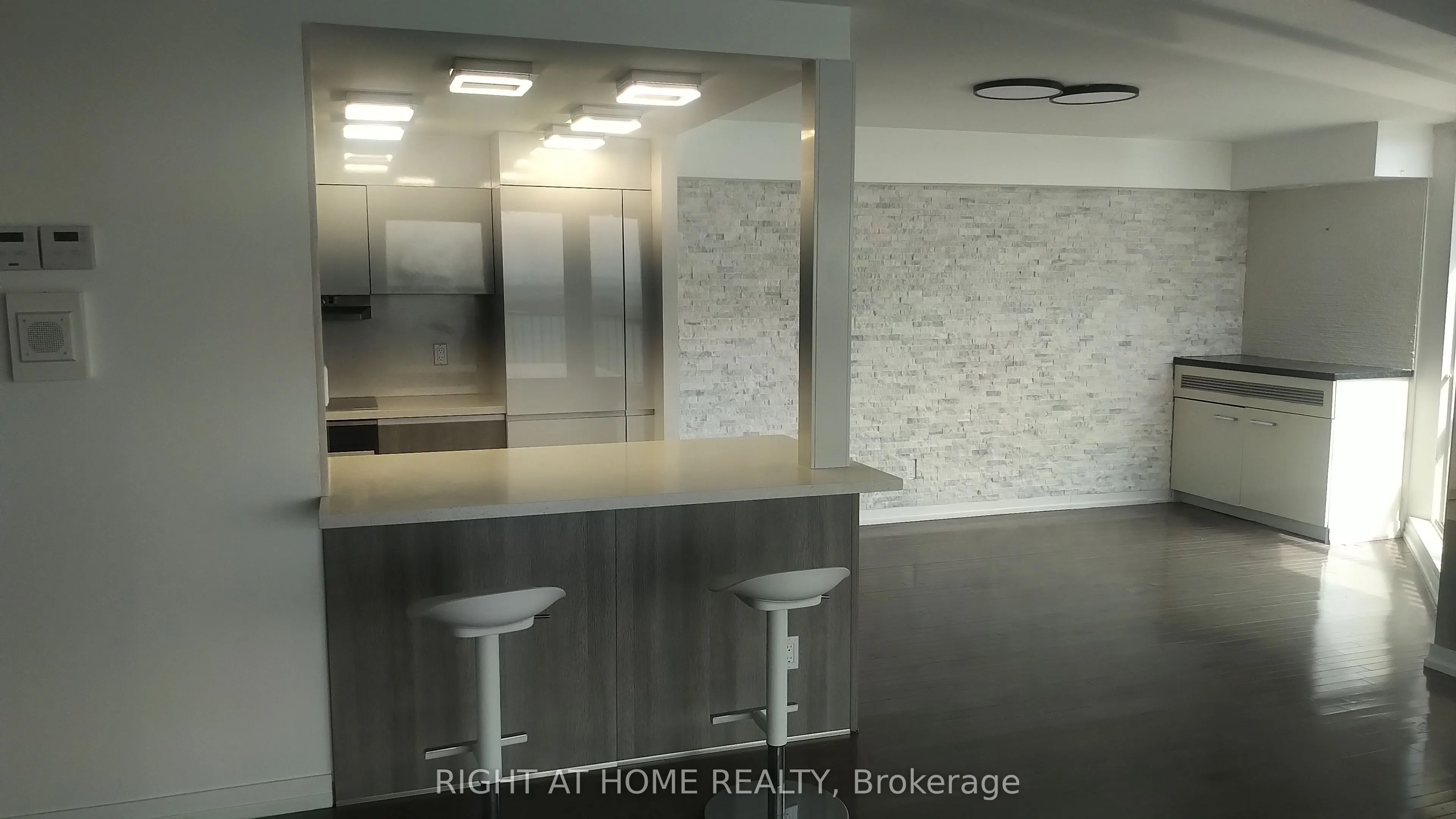 33 Harbour Square #2803
