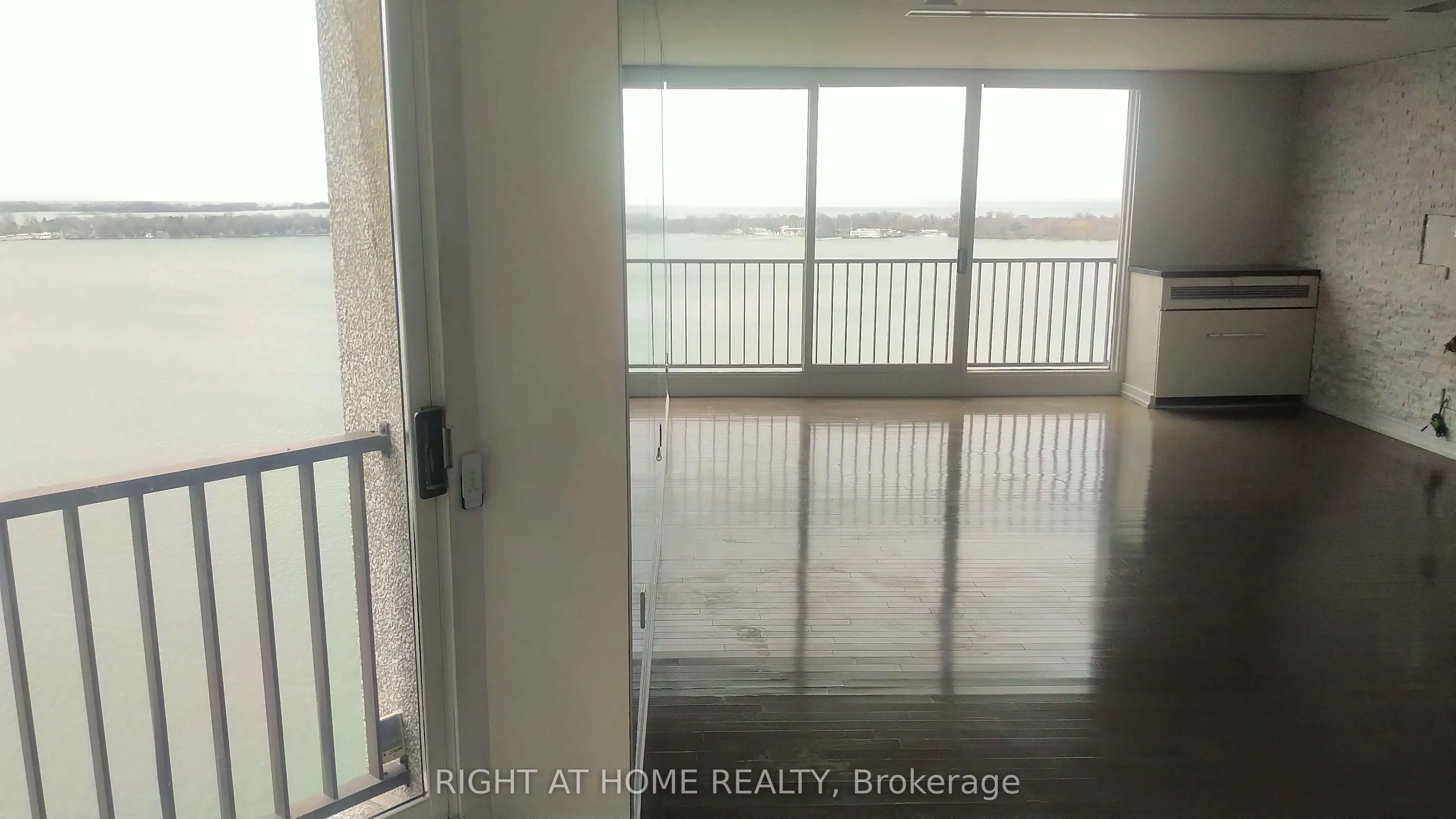 33 Harbour Square #2803