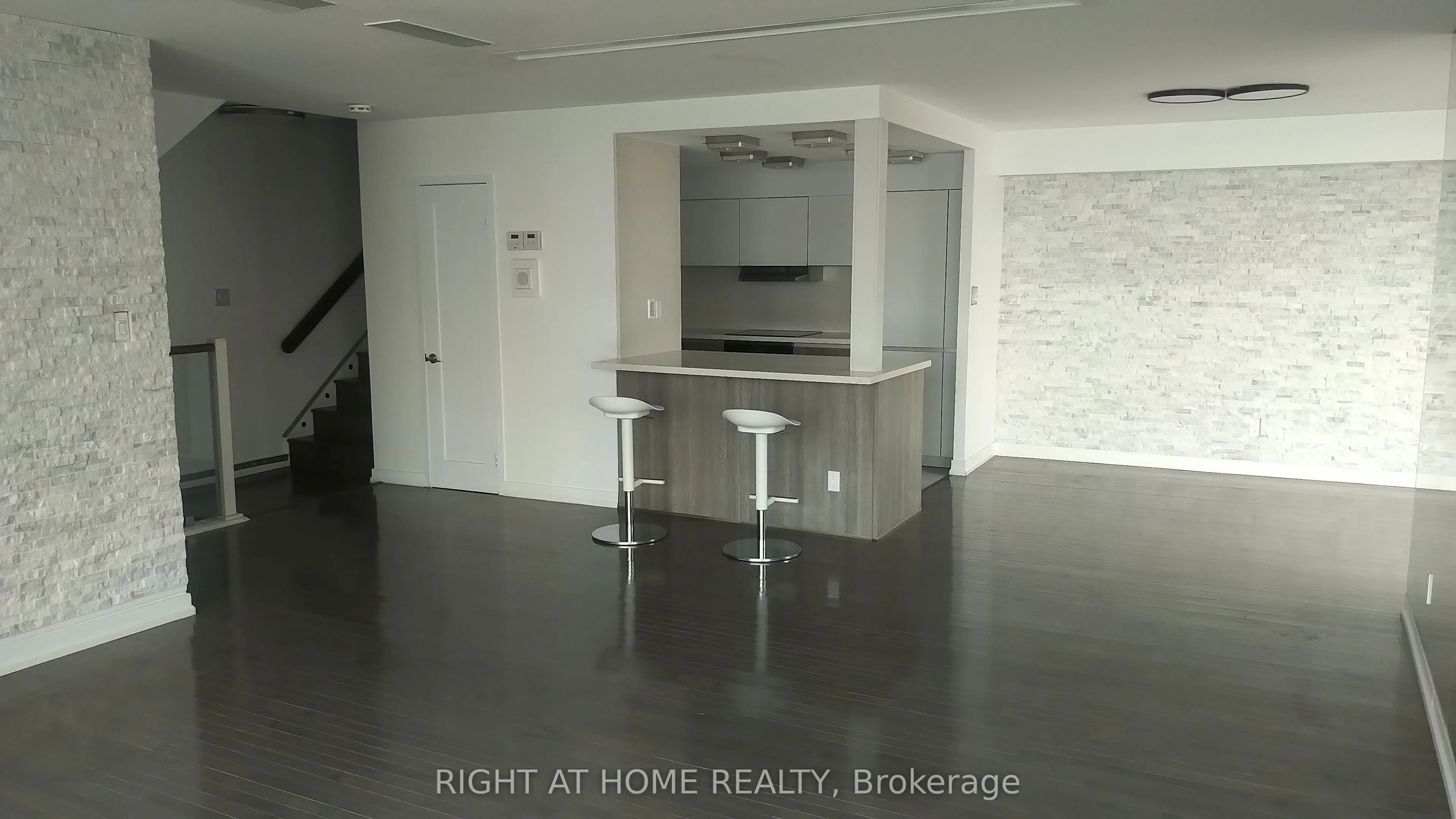 33 Harbour Square #2803
