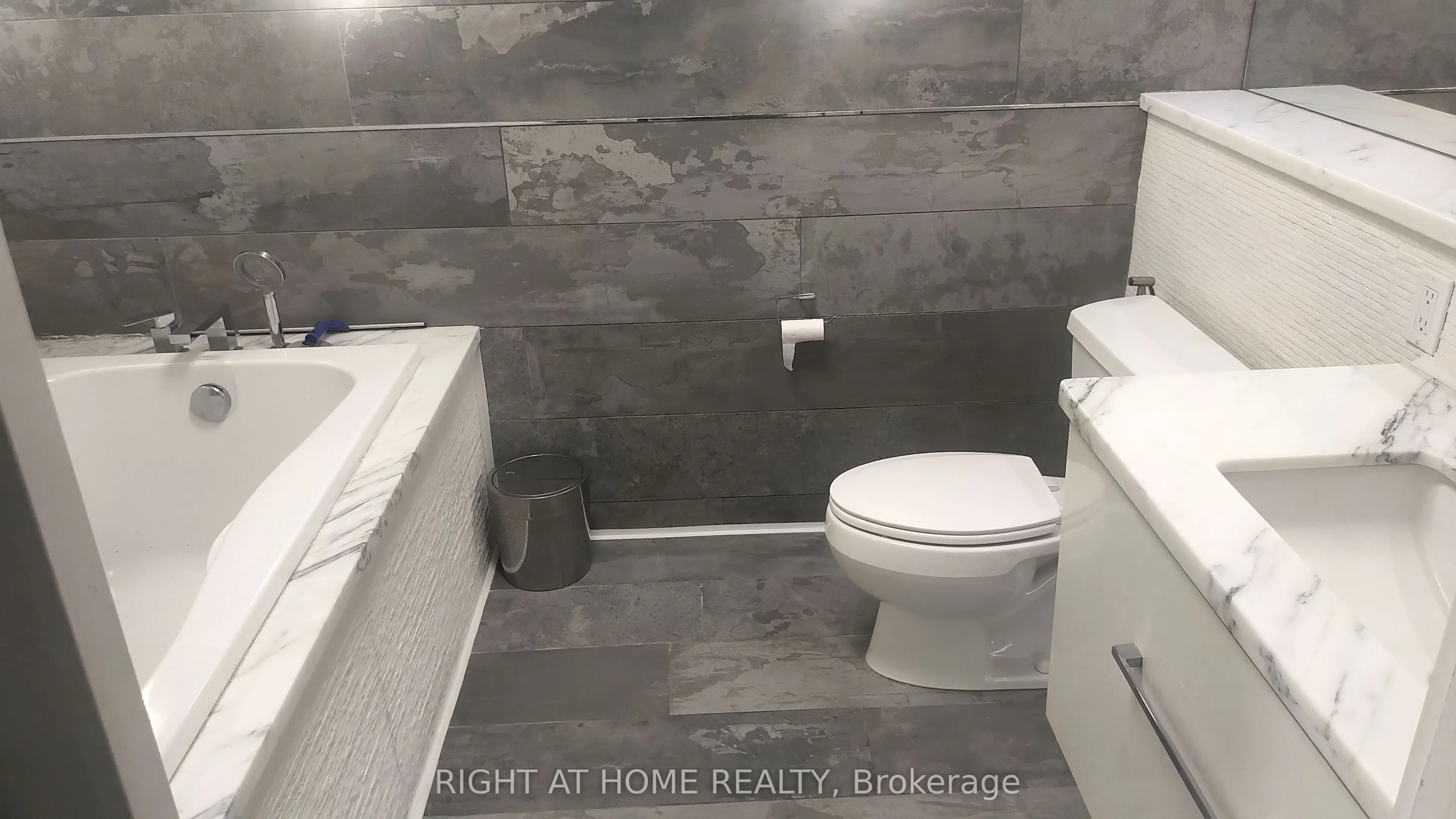 33 Harbour Square #2803