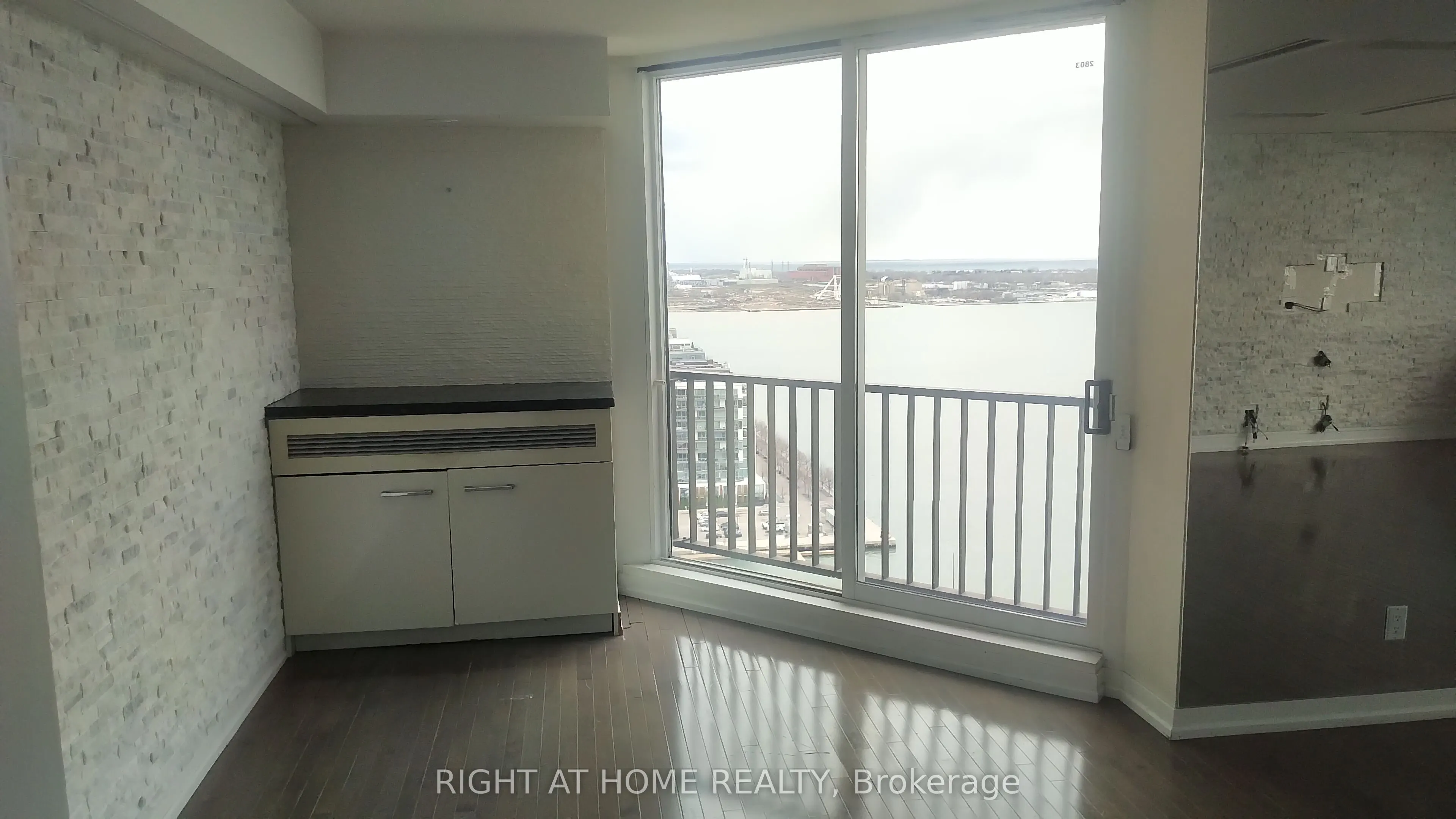 33 Harbour Square #2803