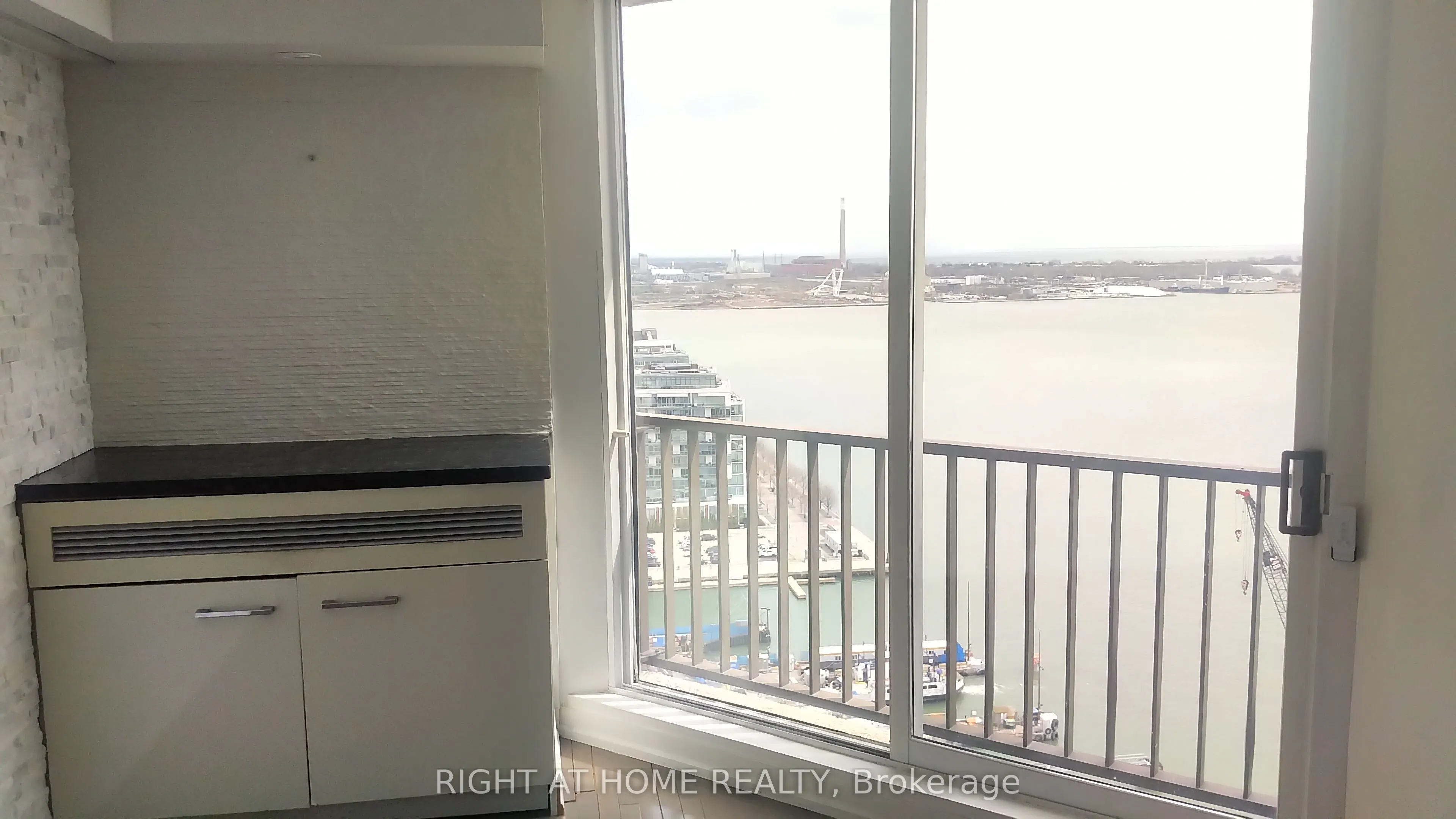 33 Harbour Square #2803