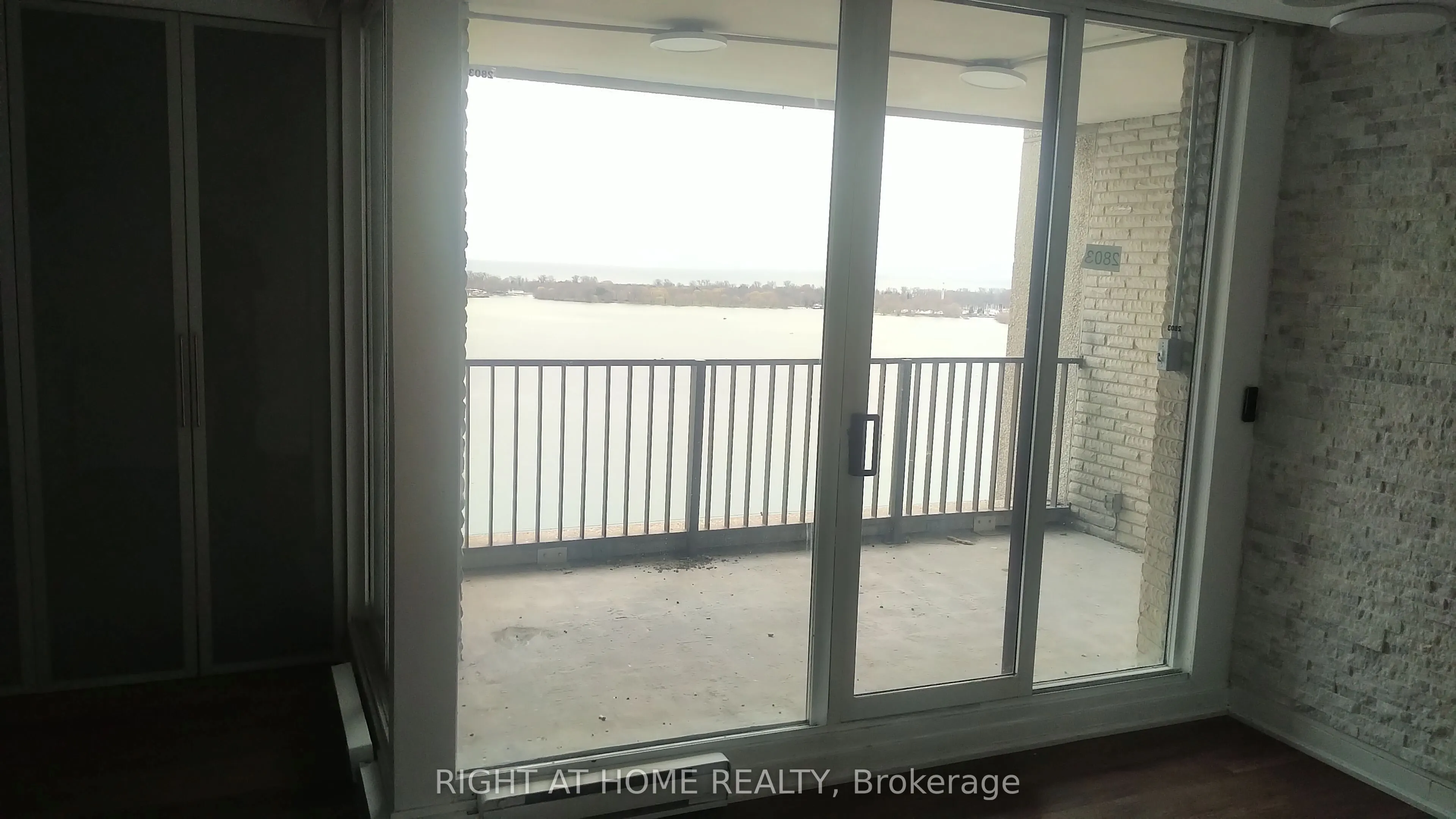 33 Harbour Square #2803