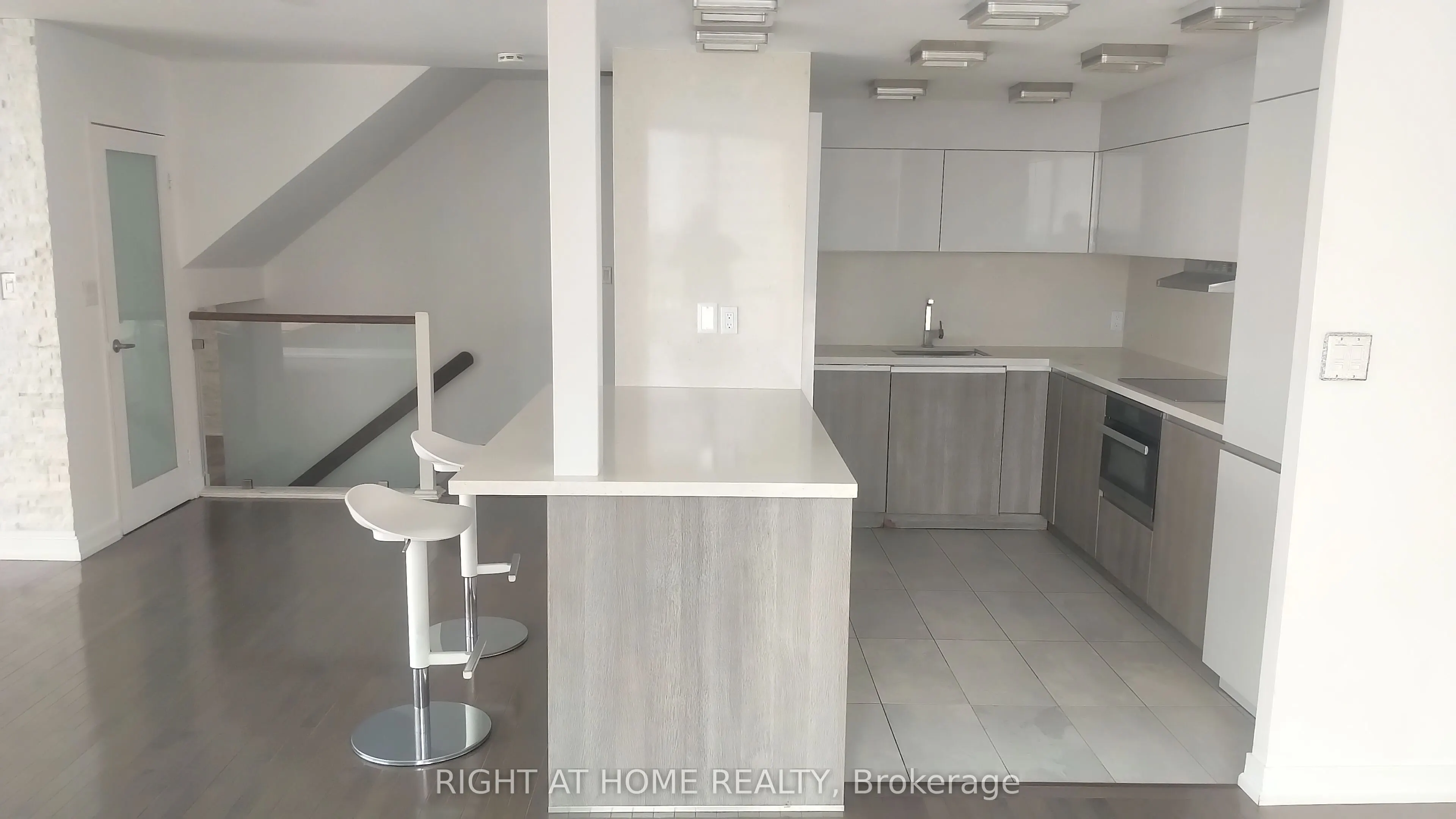 33 Harbour Square #2803