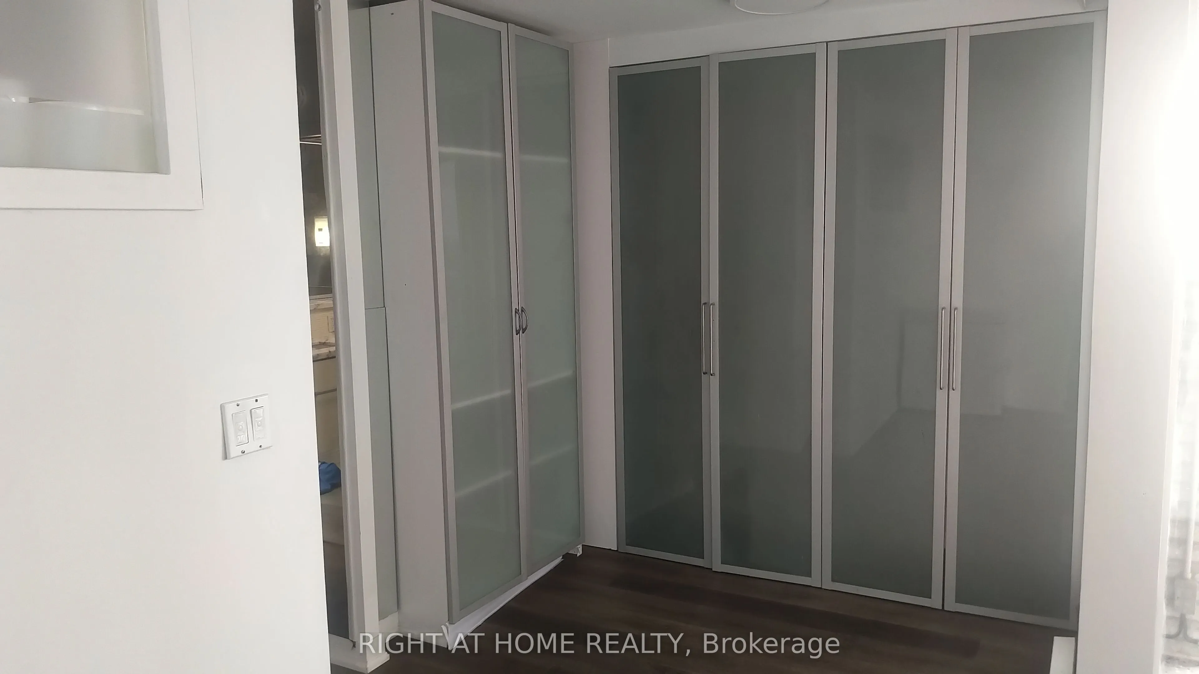 33 Harbour Square #2803