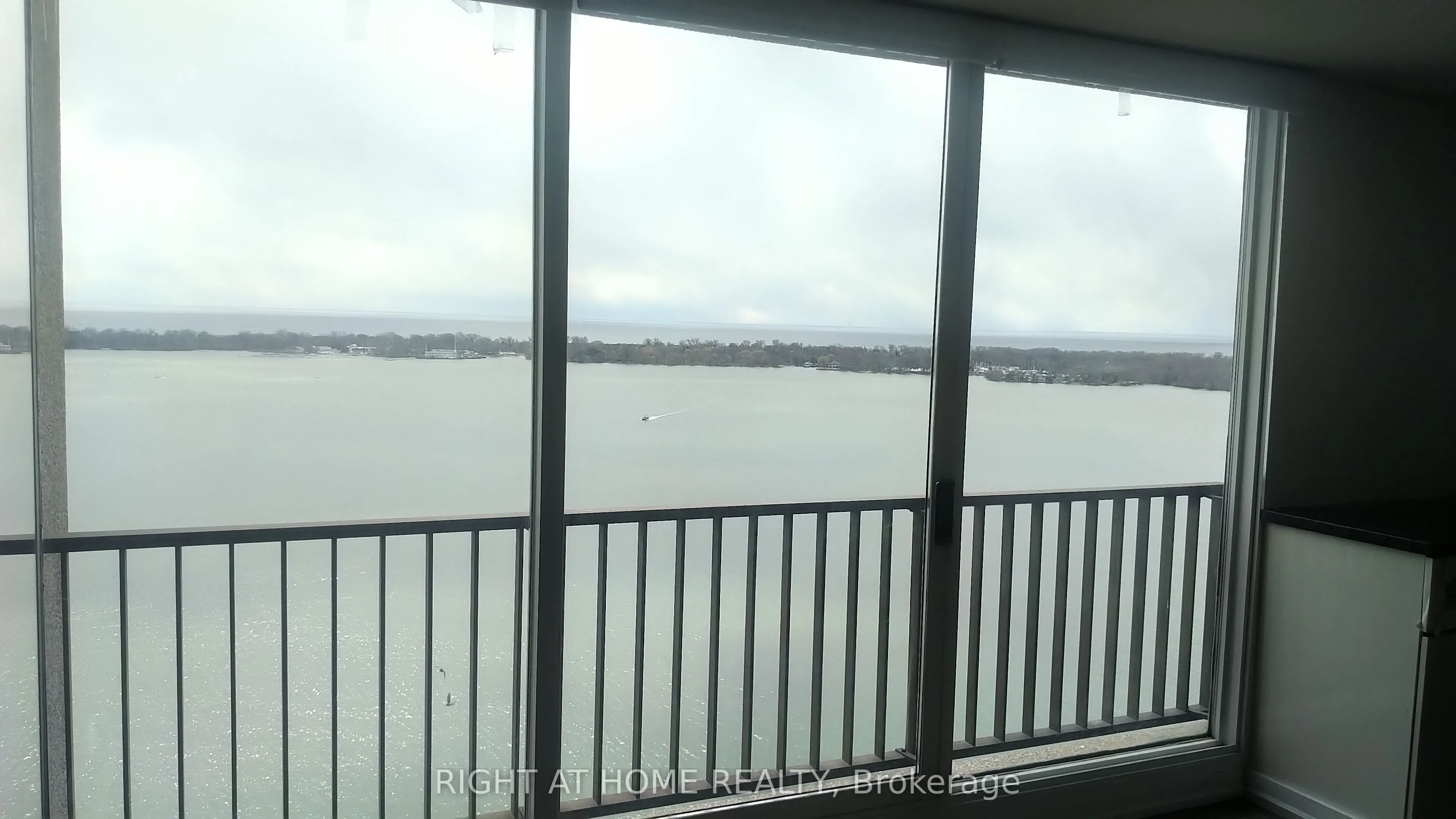 33 Harbour Square #2803