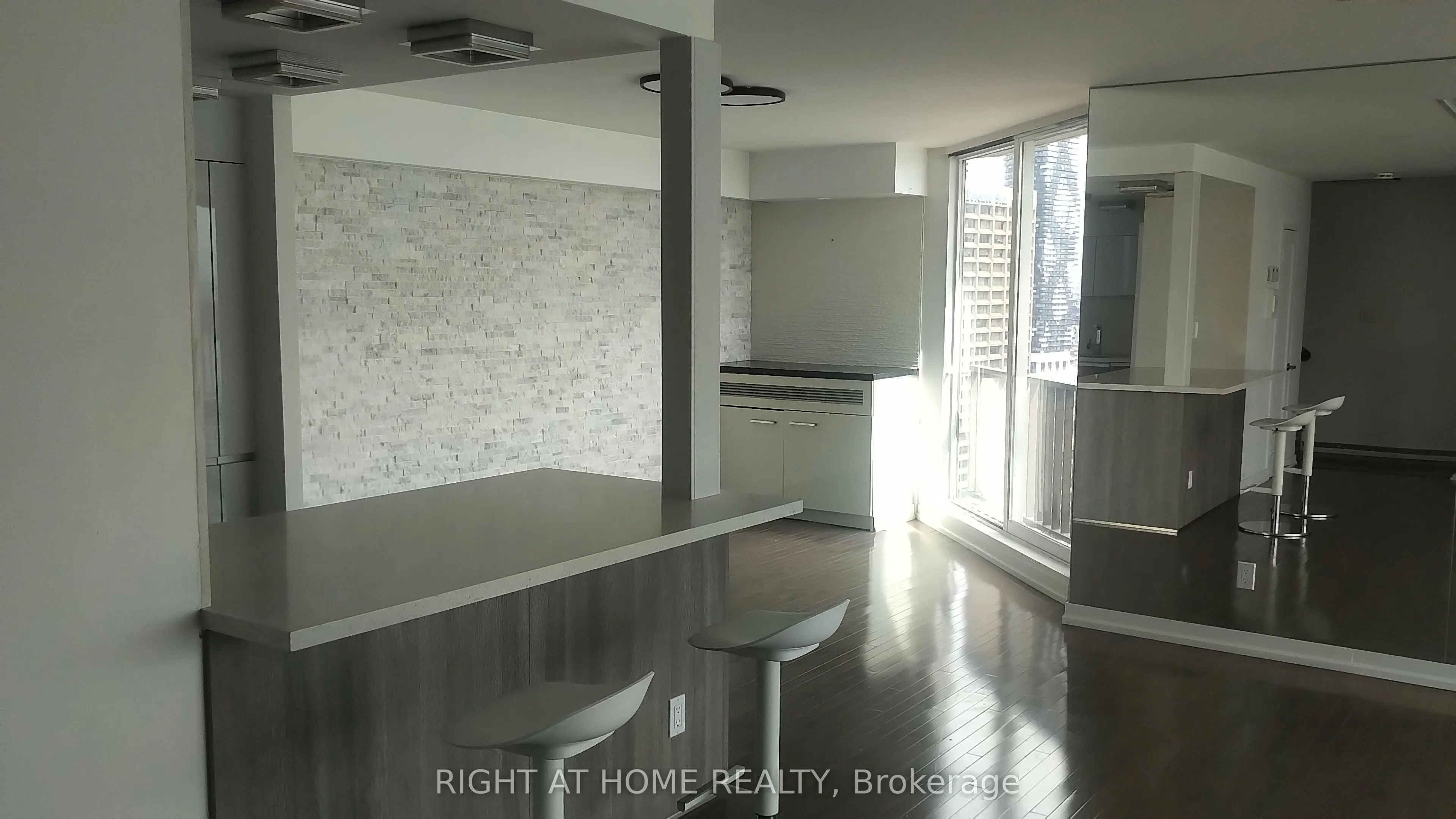 33 Harbour Square #2803