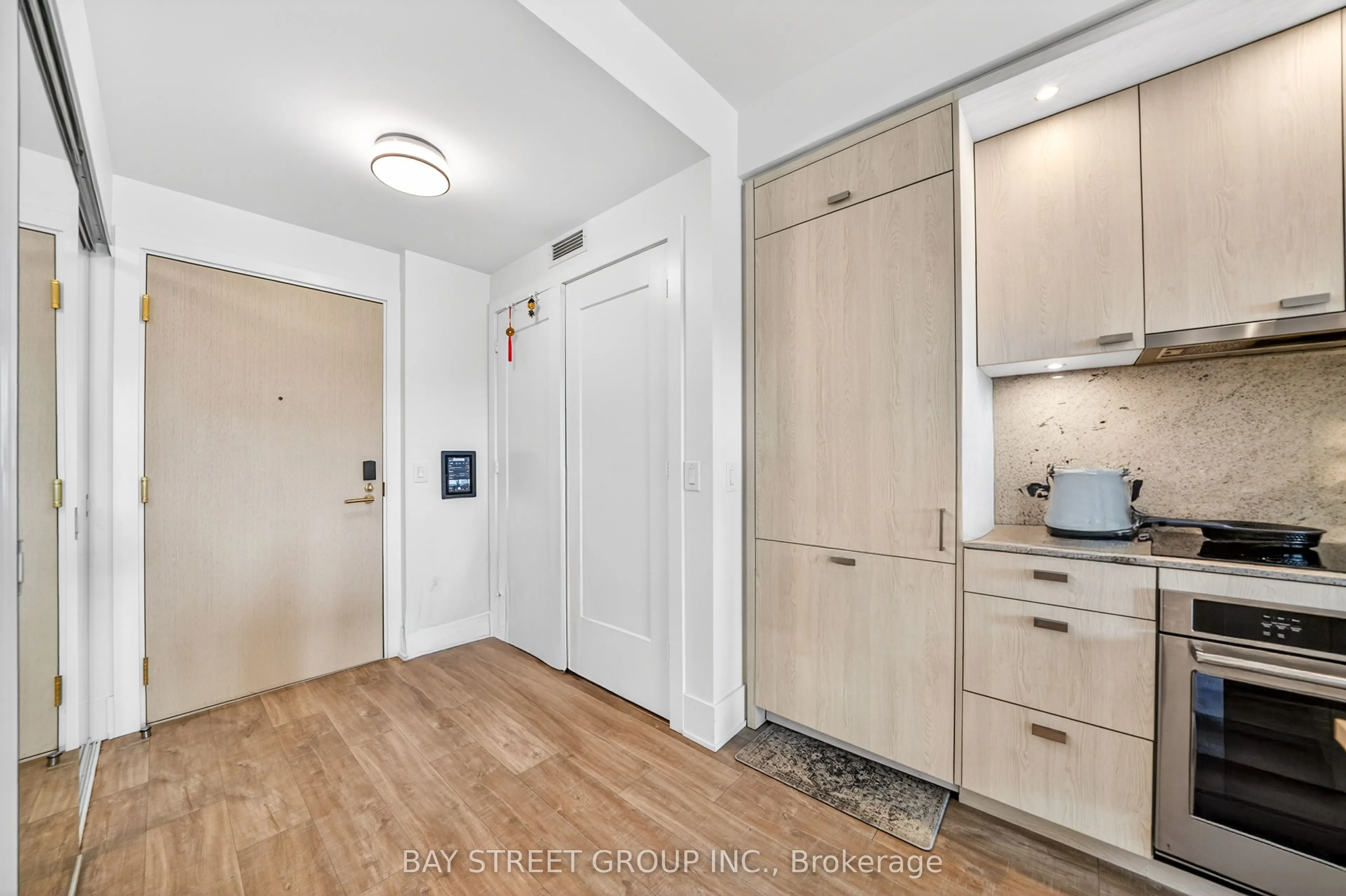 480 Front Street W #801