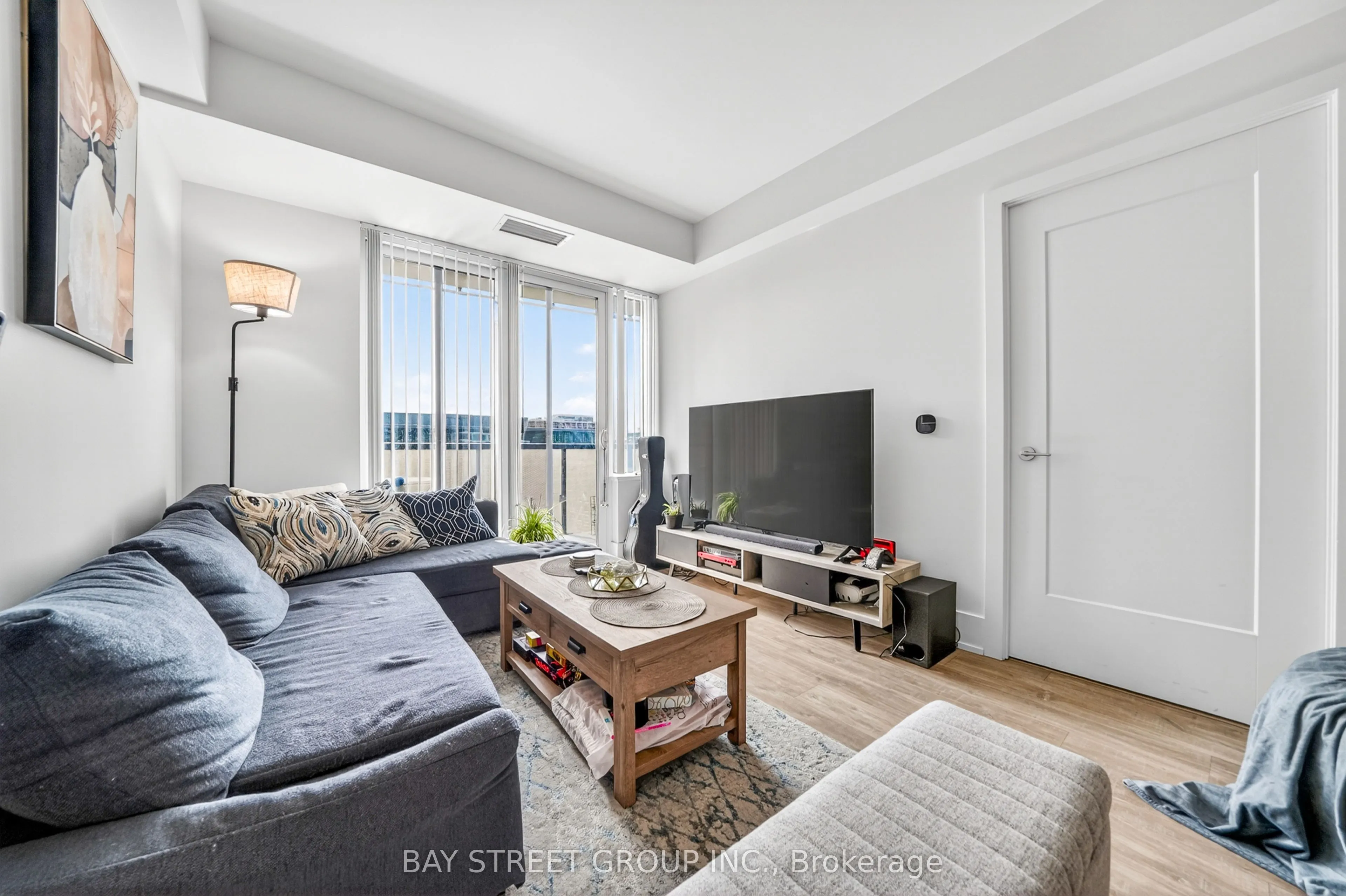 480 Front Street W #801