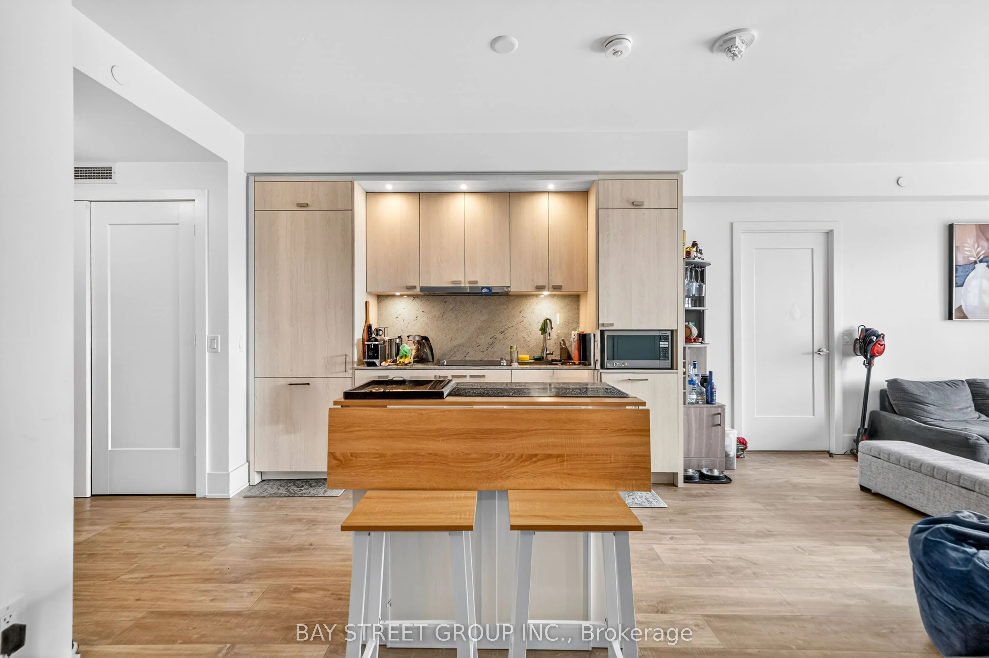 480 Front Street W #801