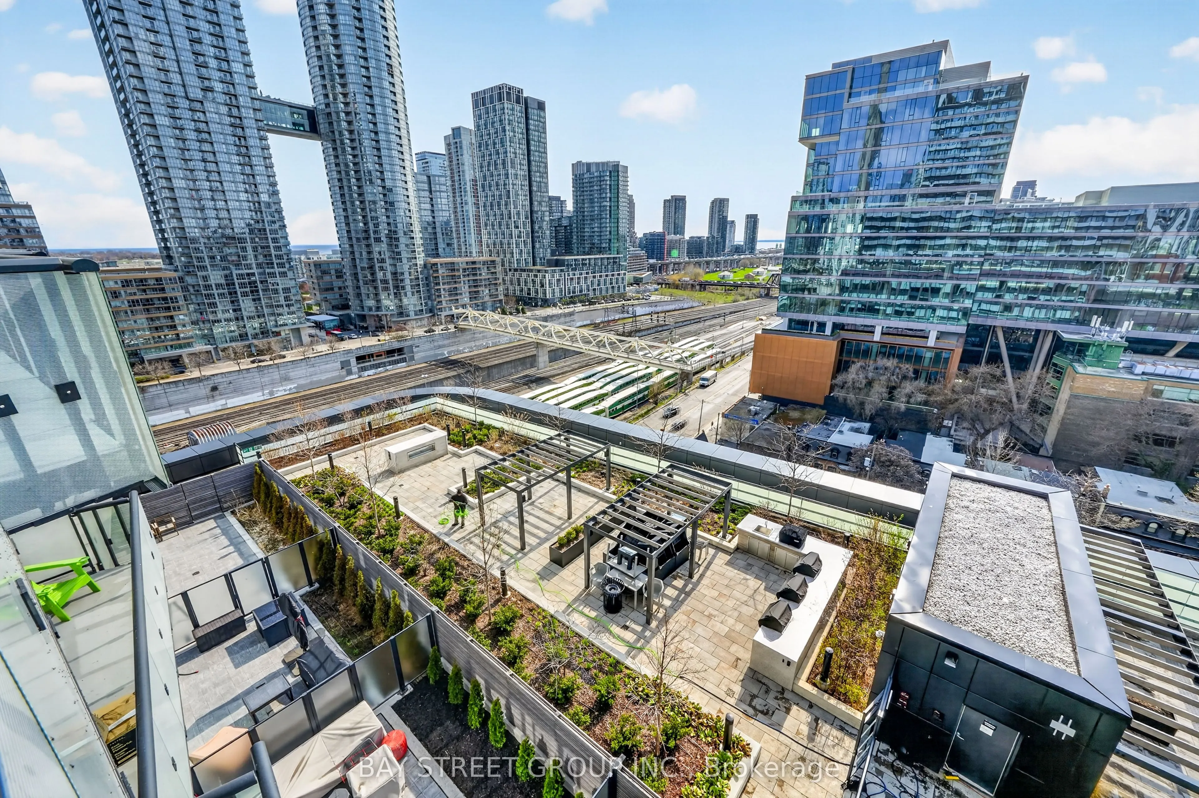 480 Front Street W #801