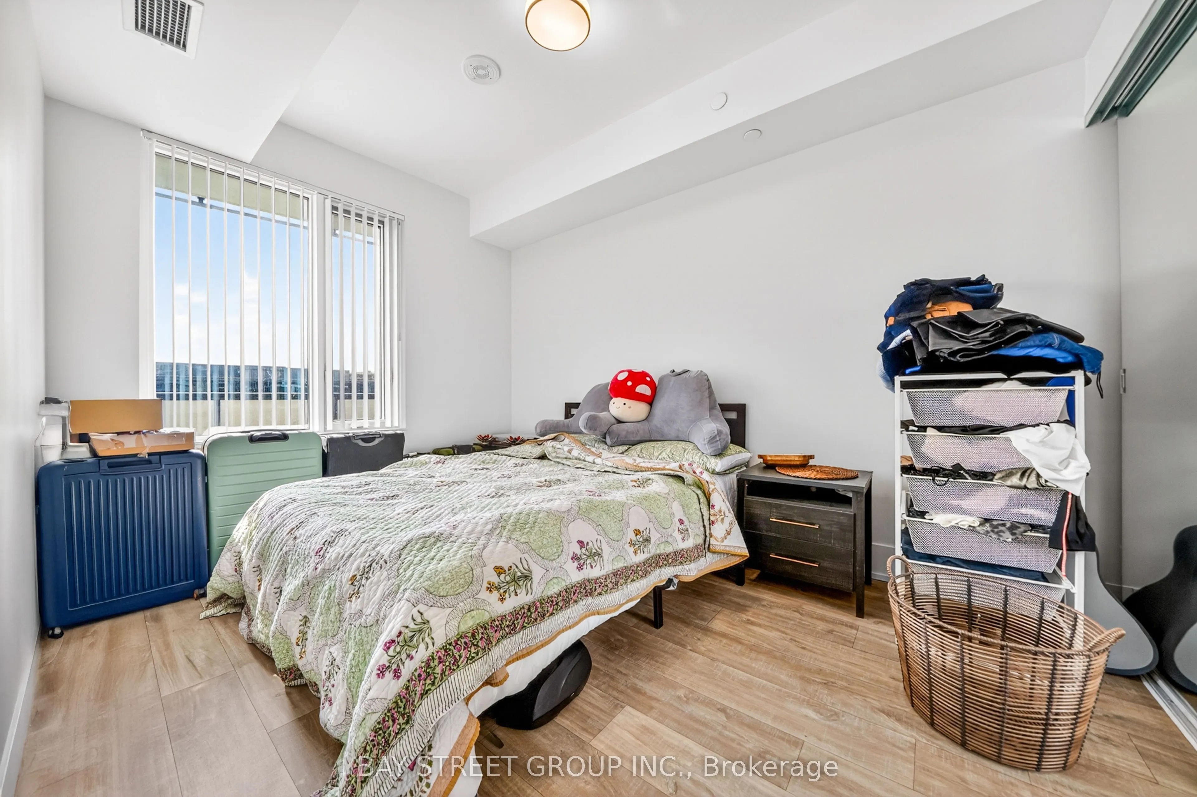 480 Front Street W #801