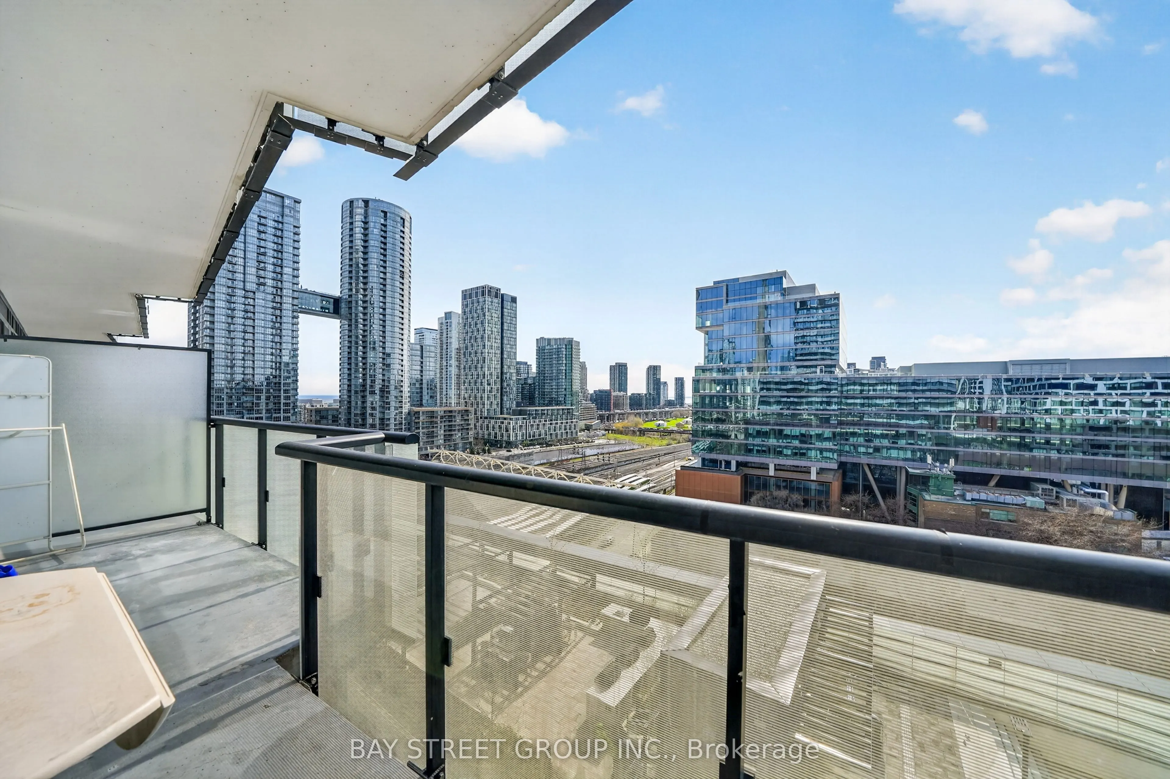 480 Front Street W #801