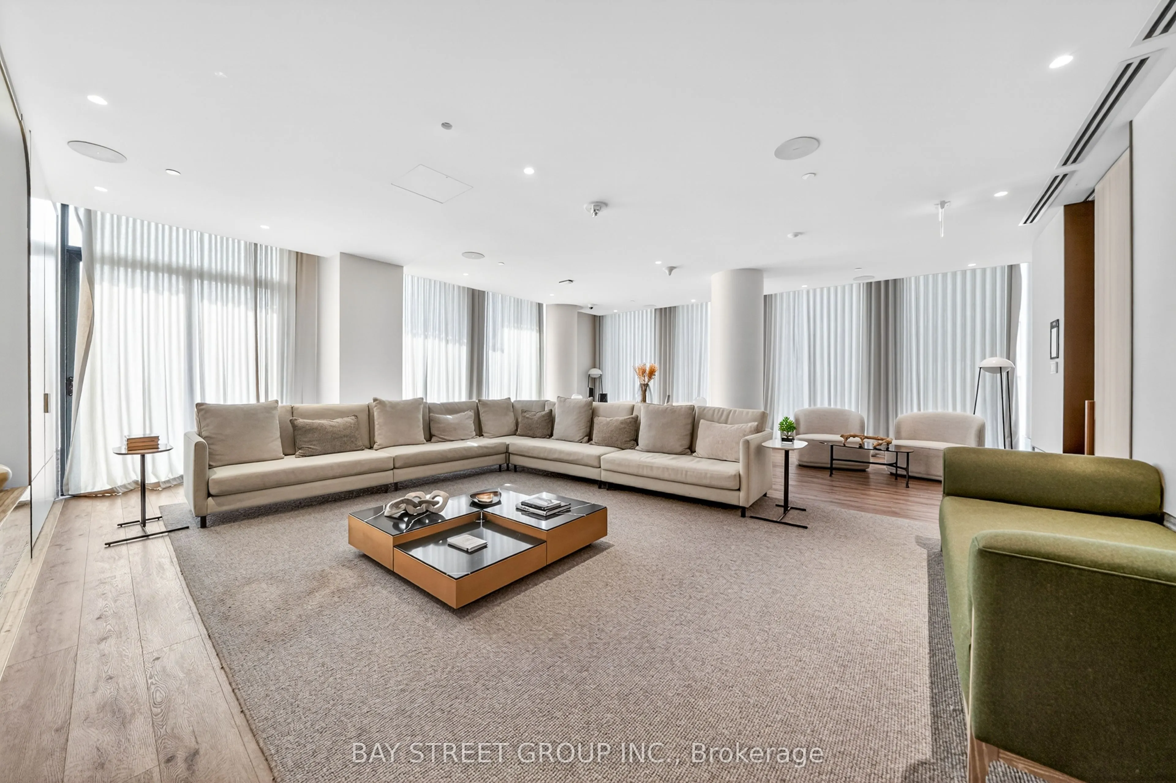 480 Front Street W #801
