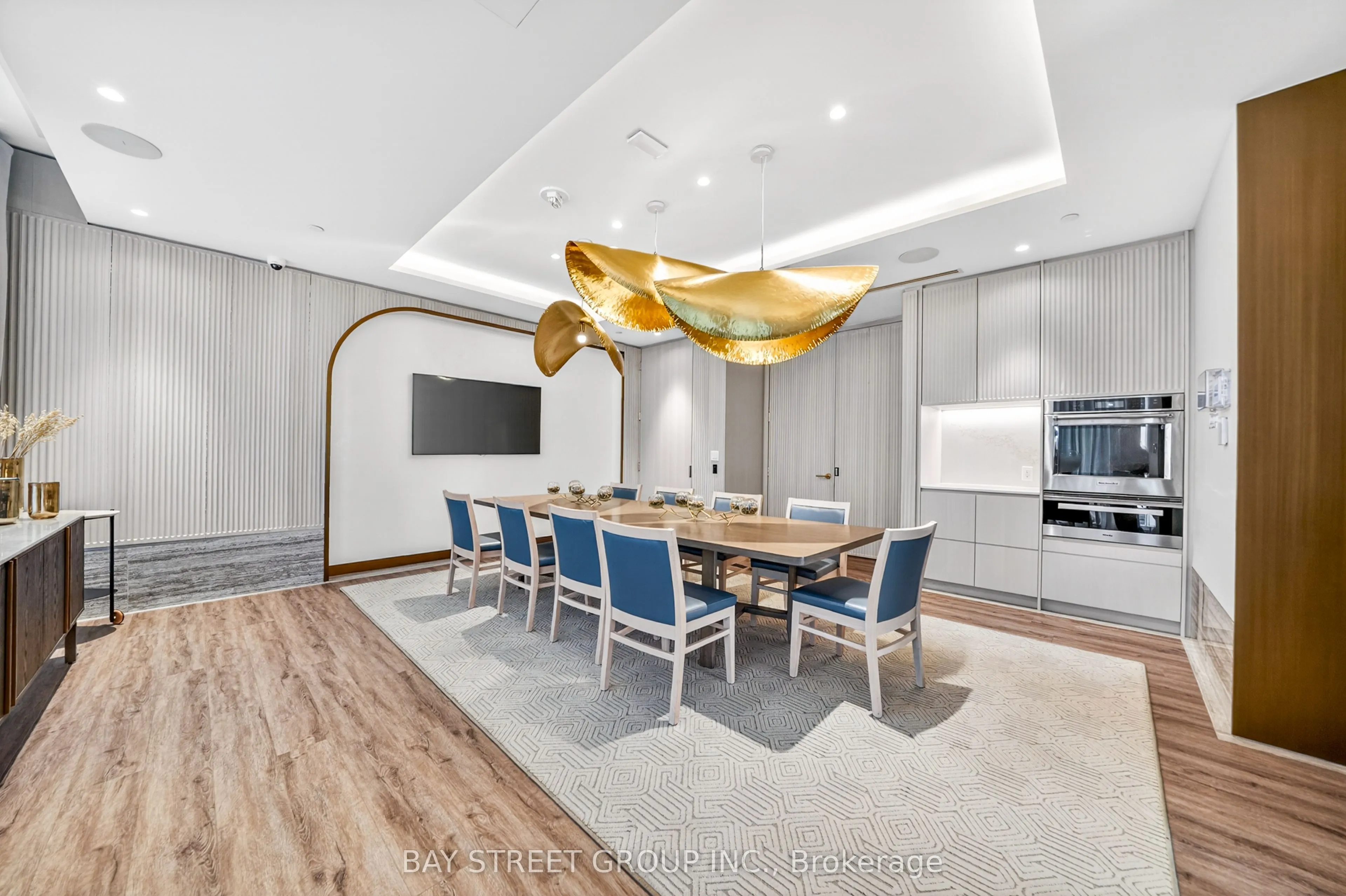 480 Front Street W #801