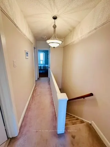 382 Roxton Road