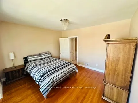 382 Roxton Road