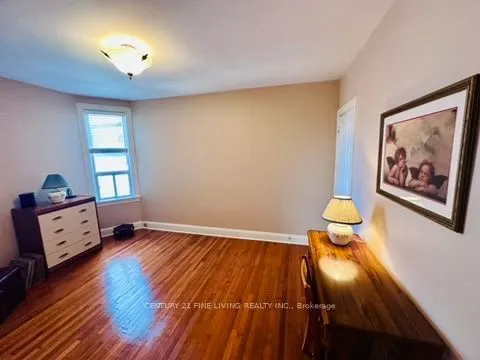 382 Roxton Road