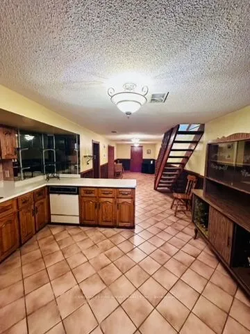 382 Roxton Road