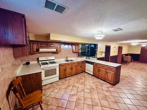 382 Roxton Road