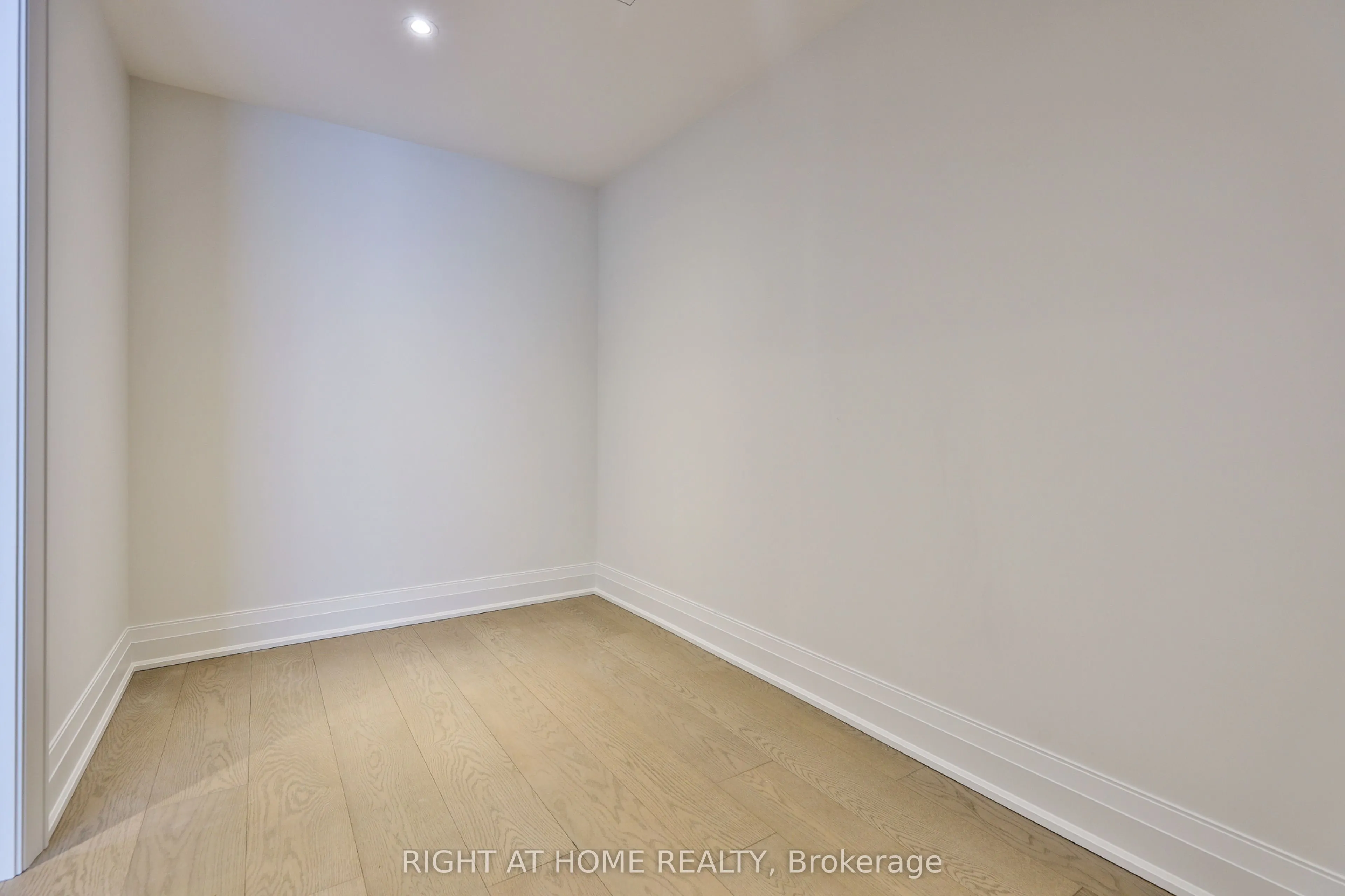 10 Prince Arthur Avenue #404