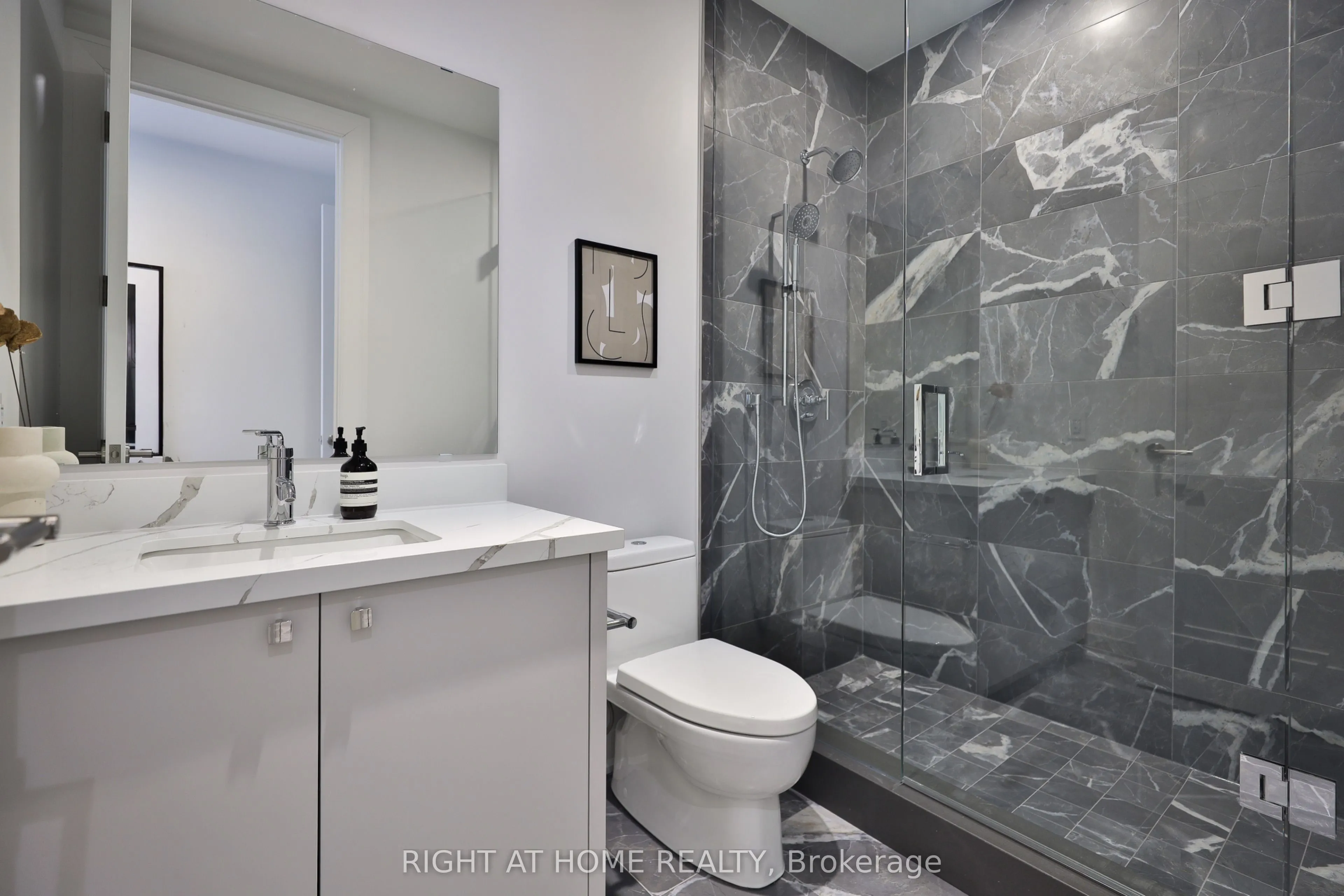 10 Prince Arthur Avenue #404