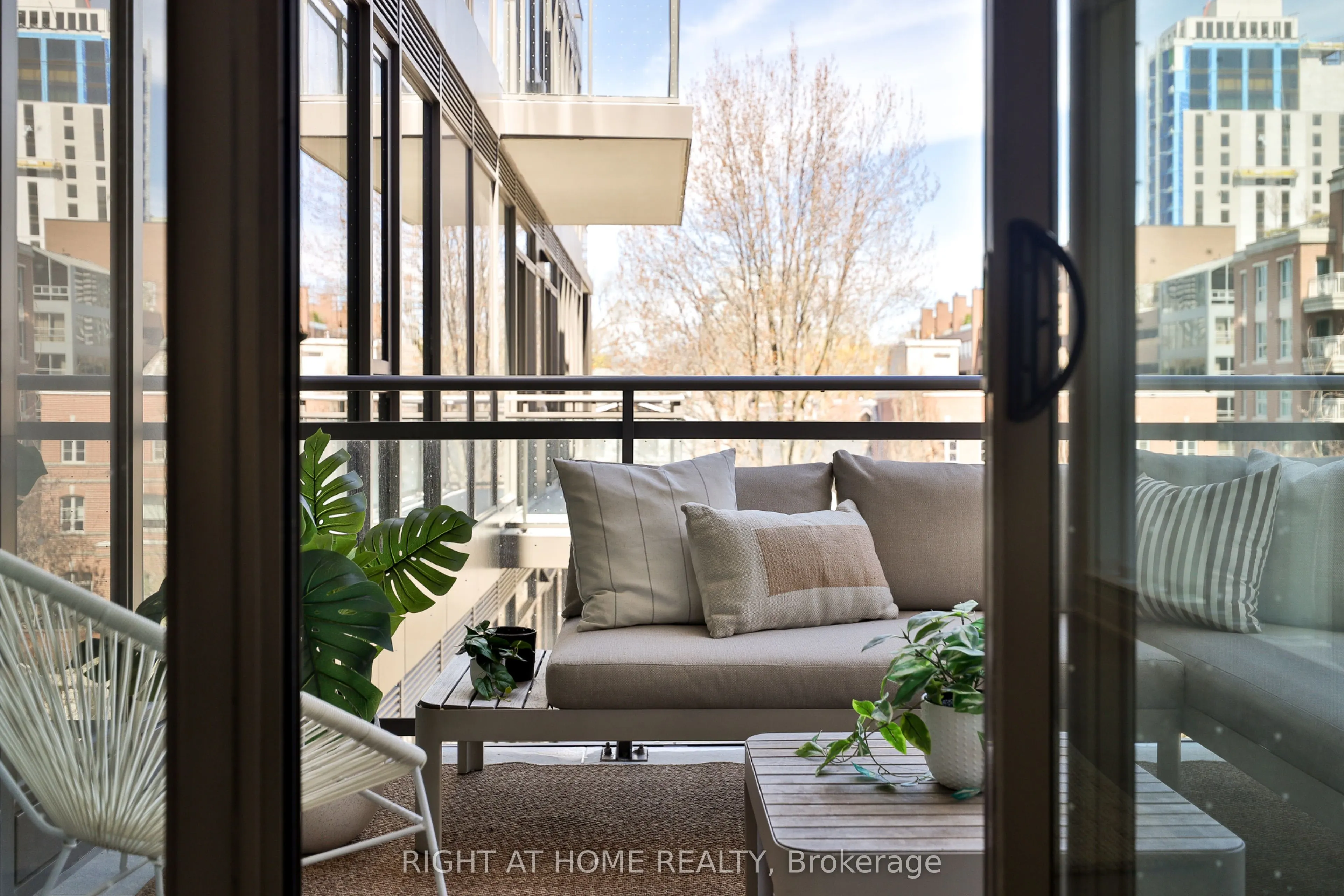 10 Prince Arthur Avenue #404