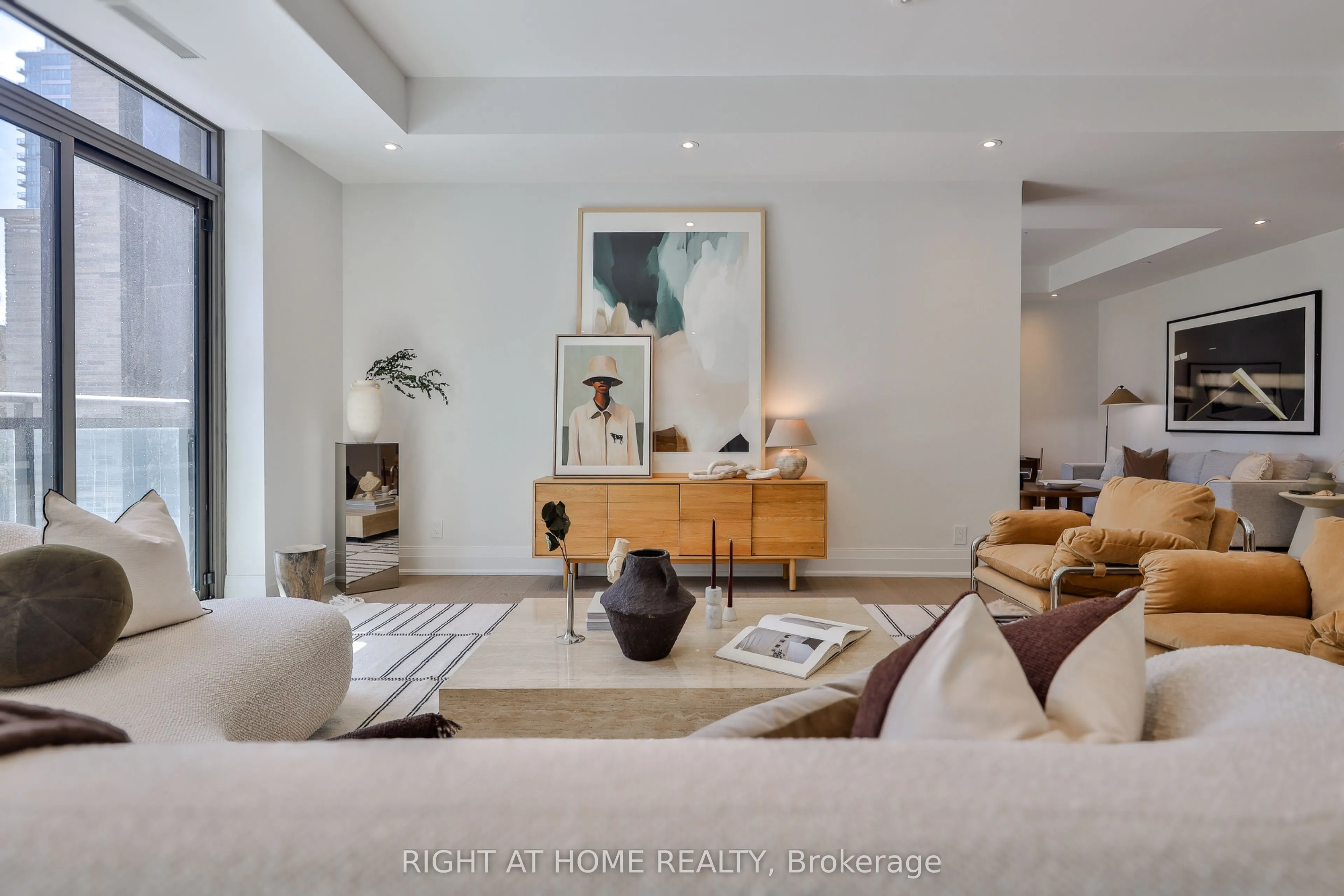 10 Prince Arthur Avenue #404
