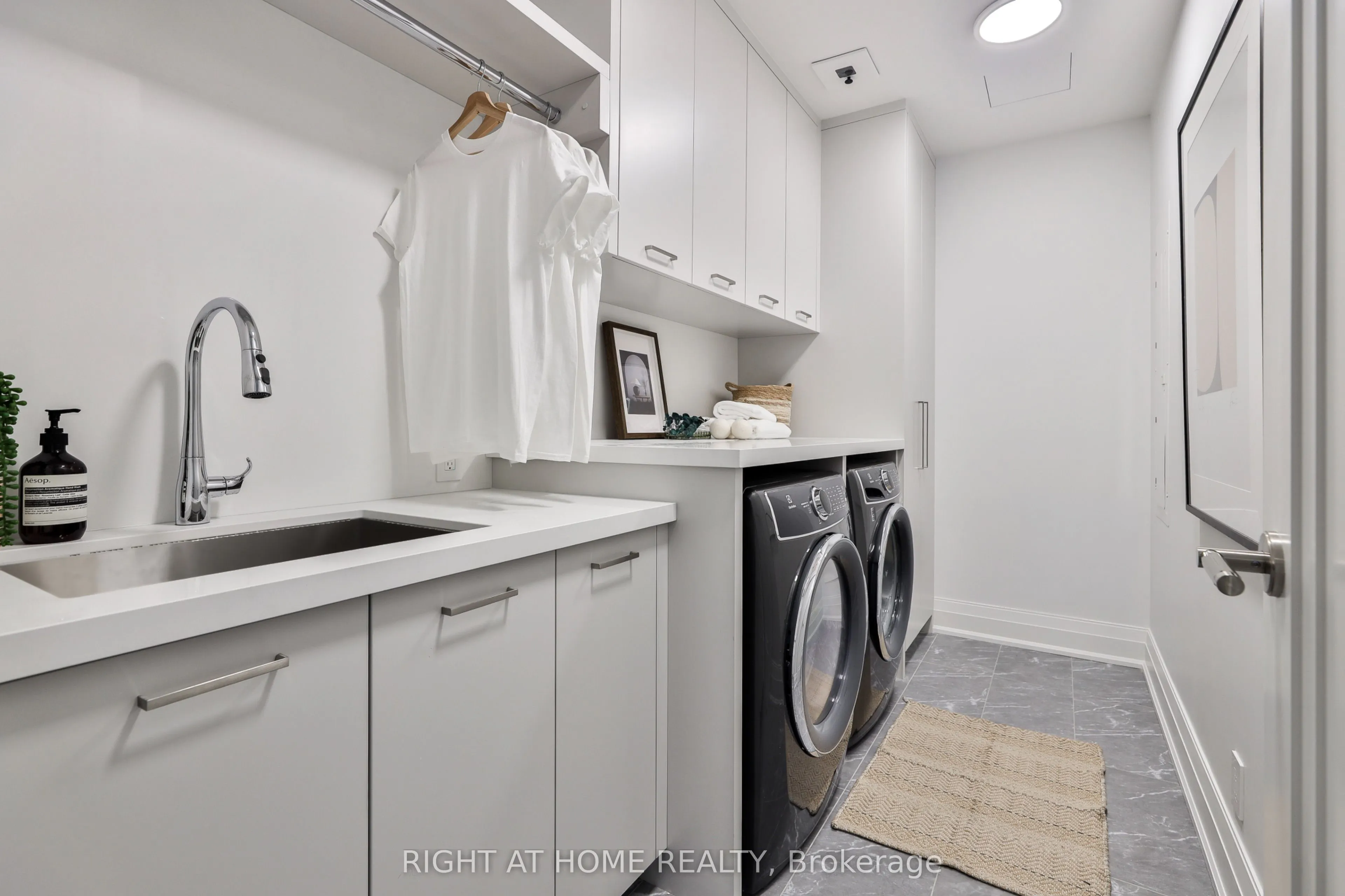10 Prince Arthur Avenue #404
