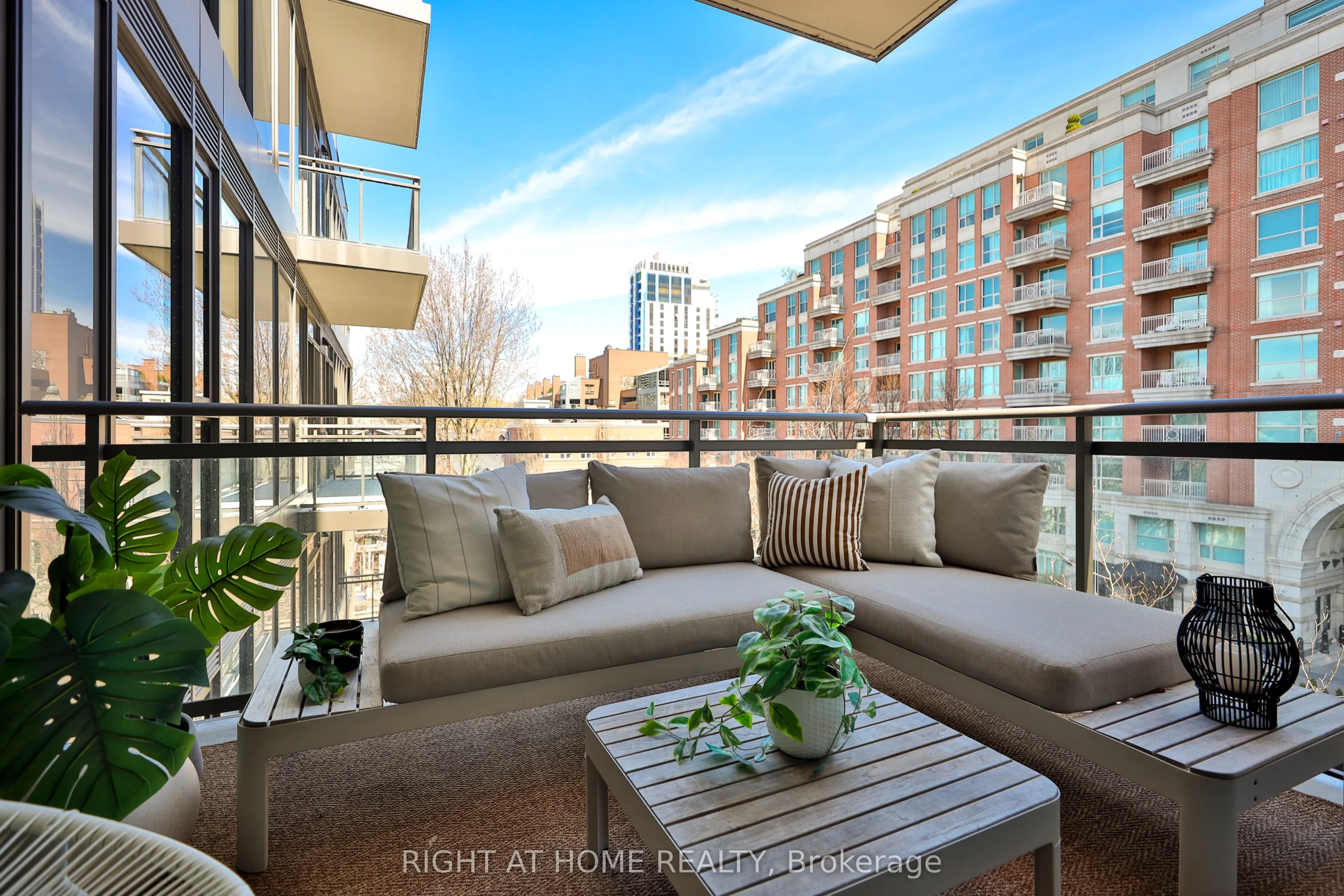 10 Prince Arthur Avenue #404