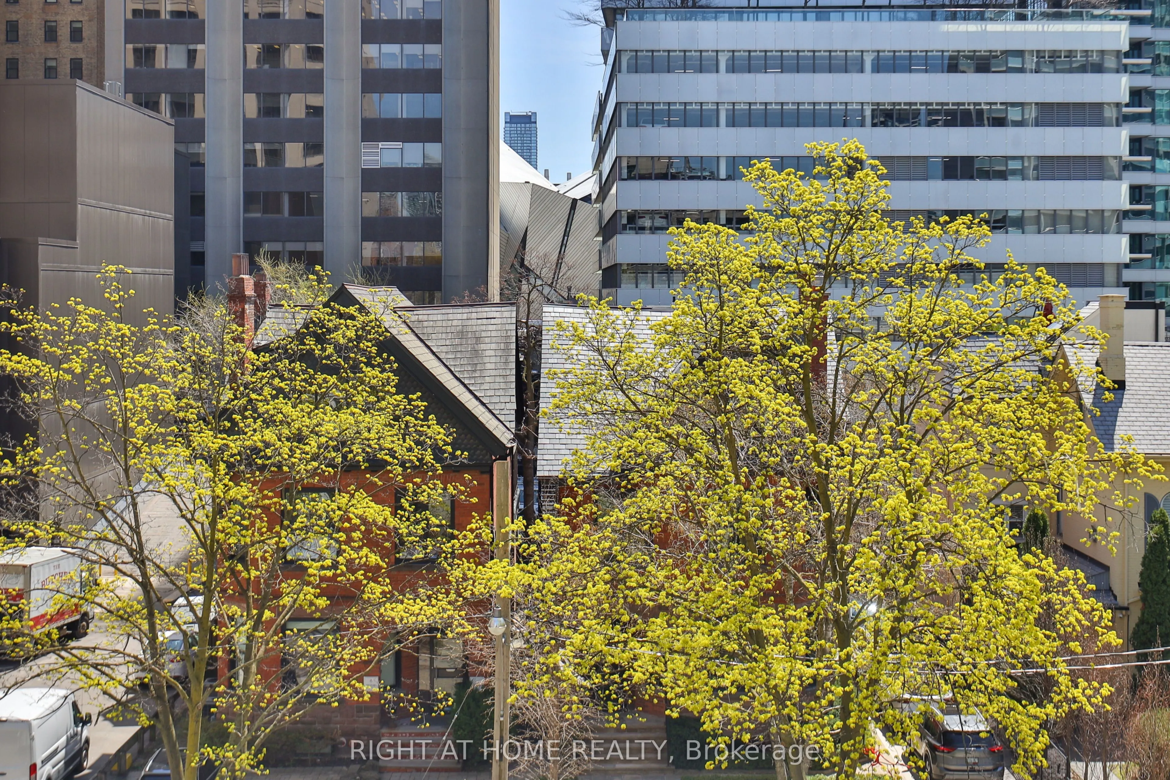 10 Prince Arthur Avenue #404