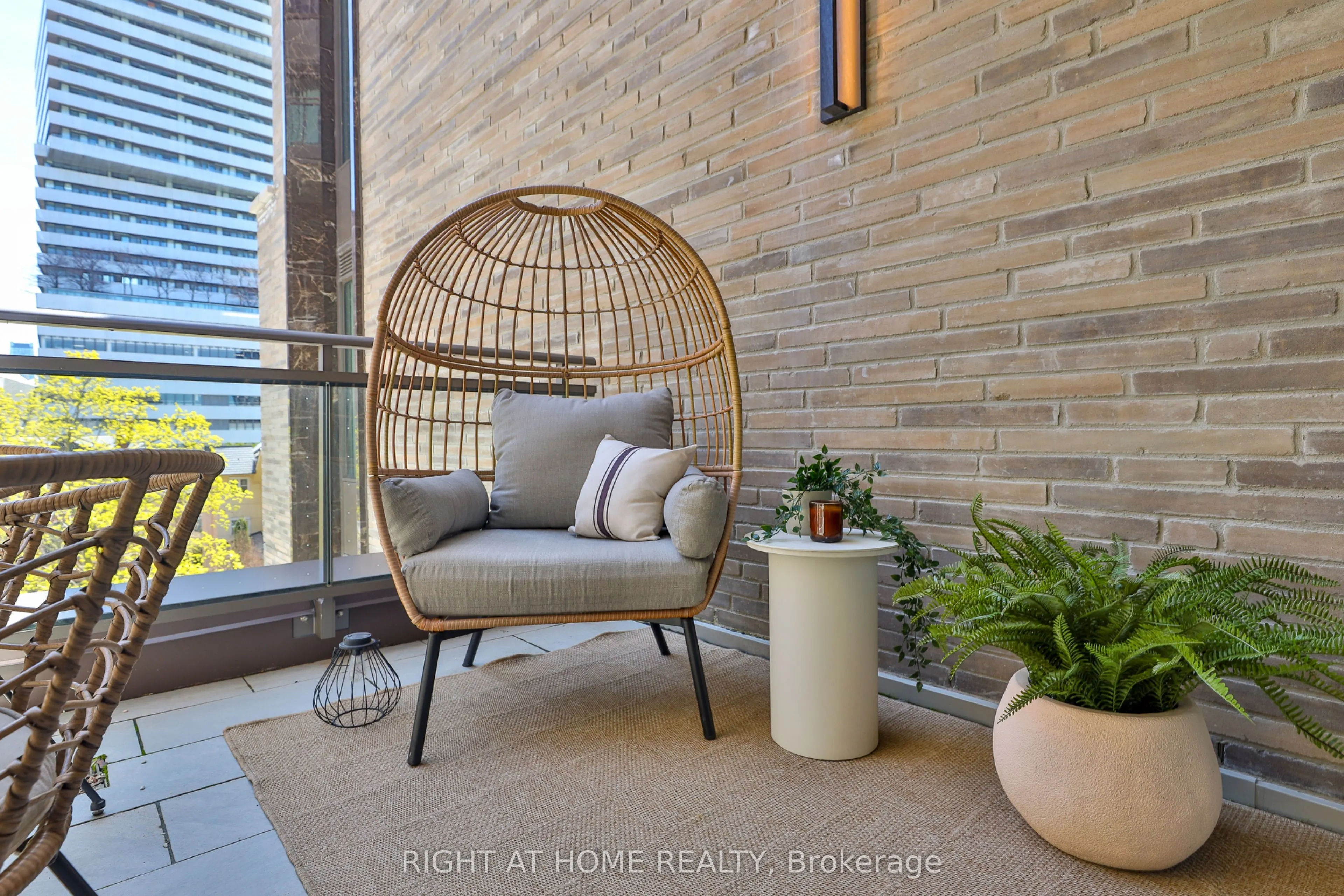 10 Prince Arthur Avenue #404