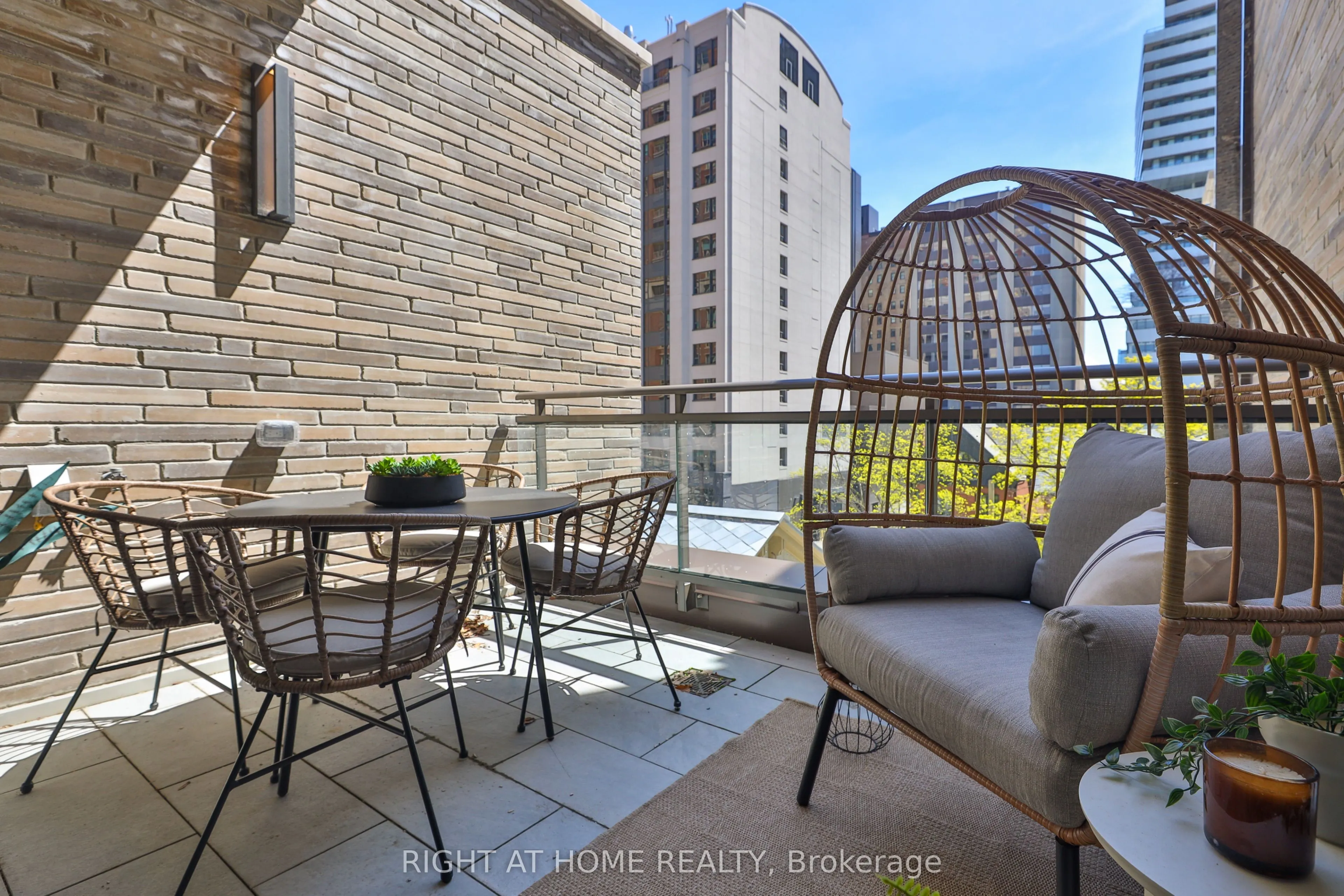 10 Prince Arthur Avenue #404