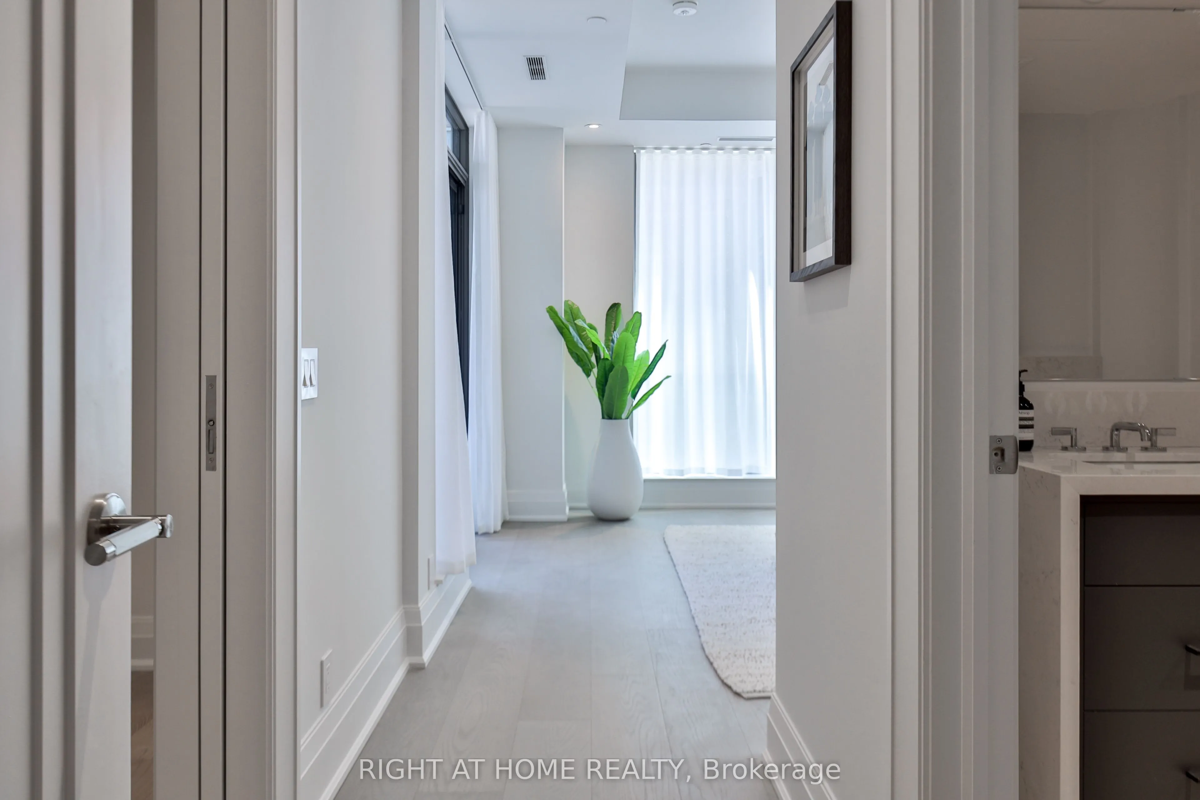 10 Prince Arthur Avenue #404