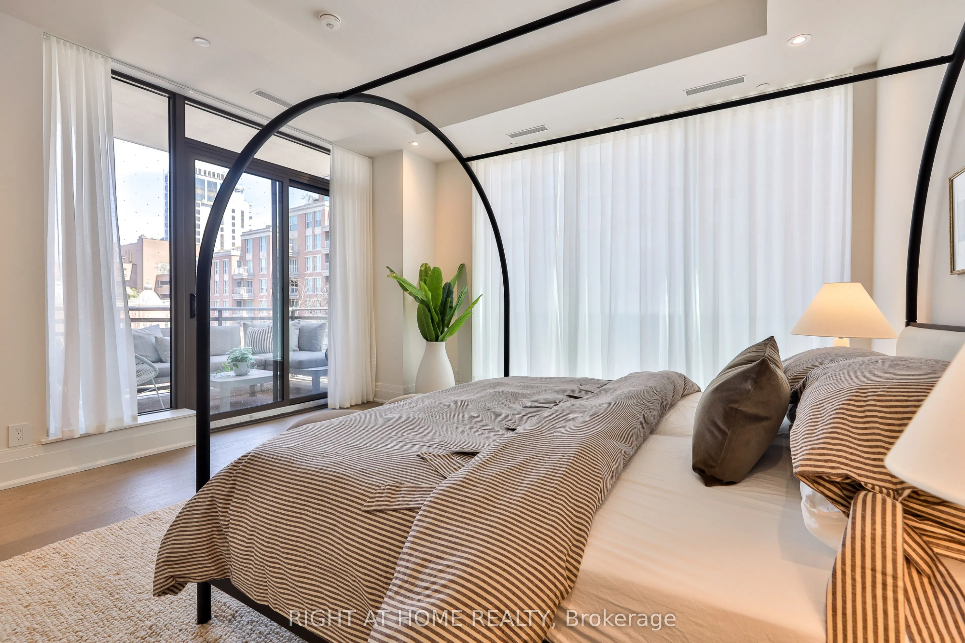 10 Prince Arthur Avenue #404