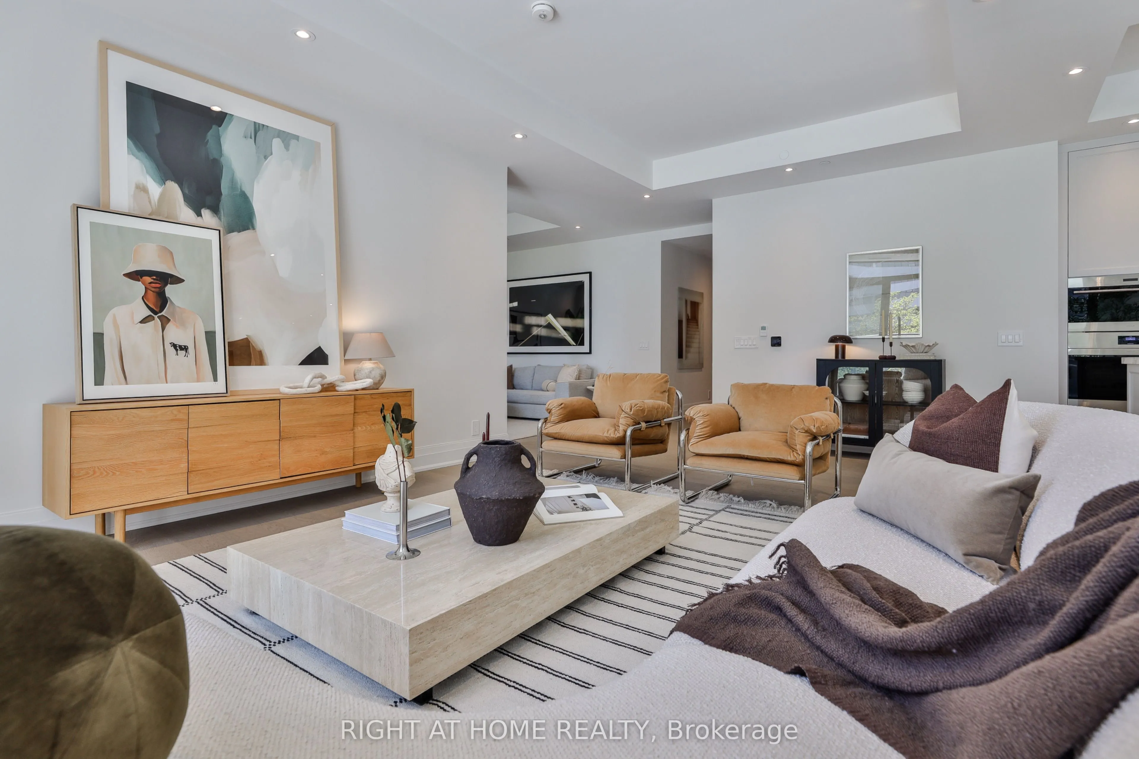 10 Prince Arthur Avenue #404