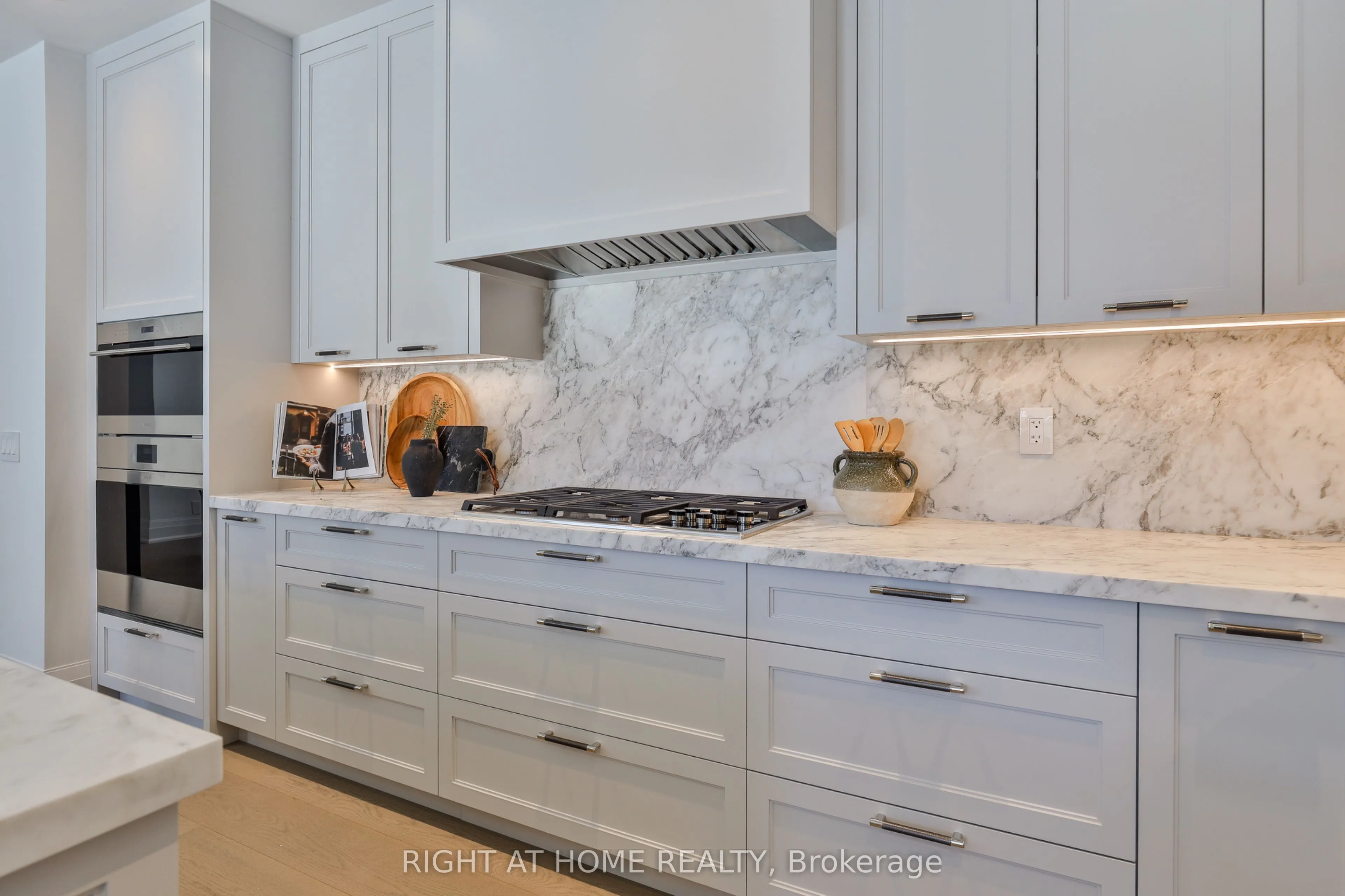 10 Prince Arthur Avenue #404