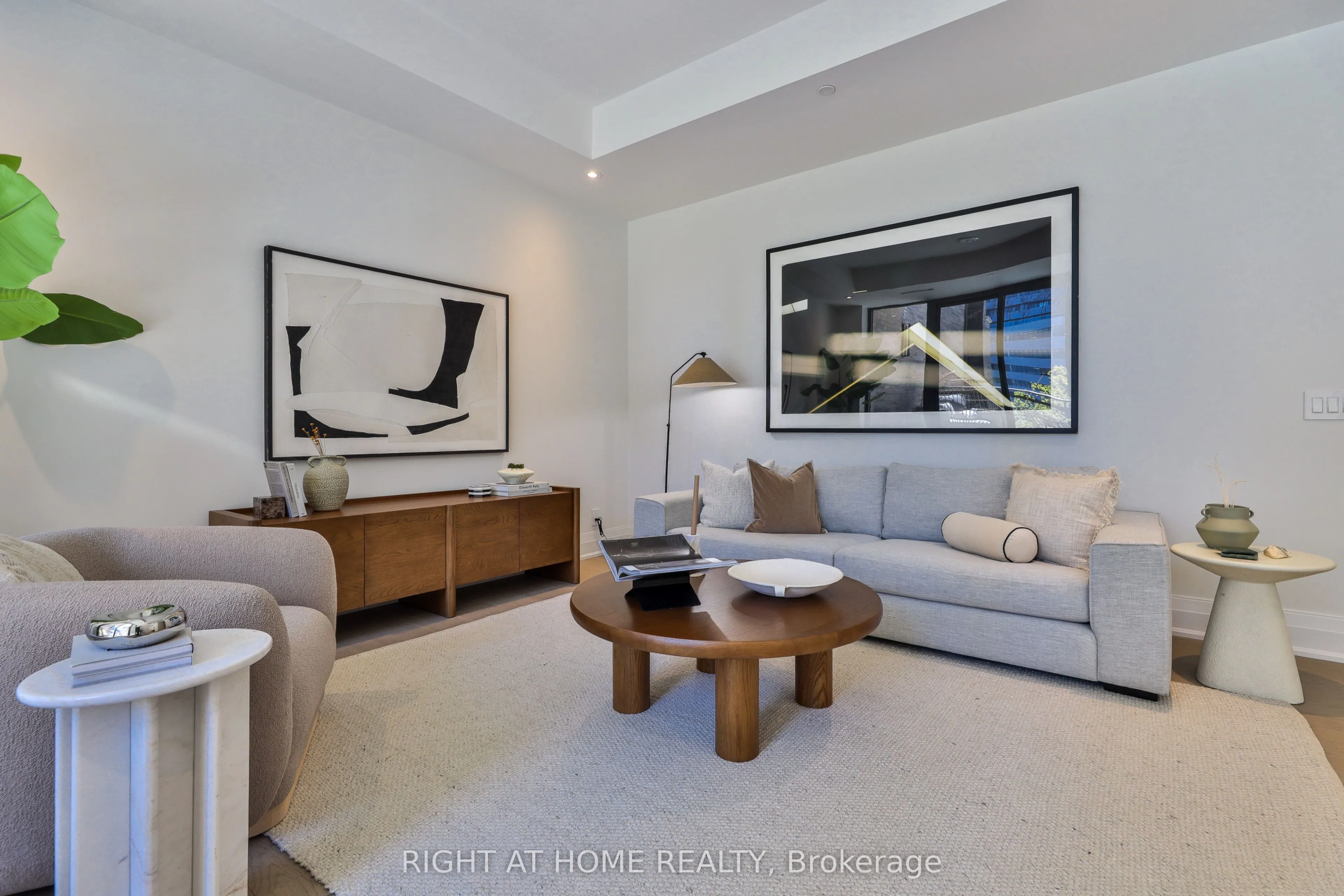 10 Prince Arthur Avenue #404