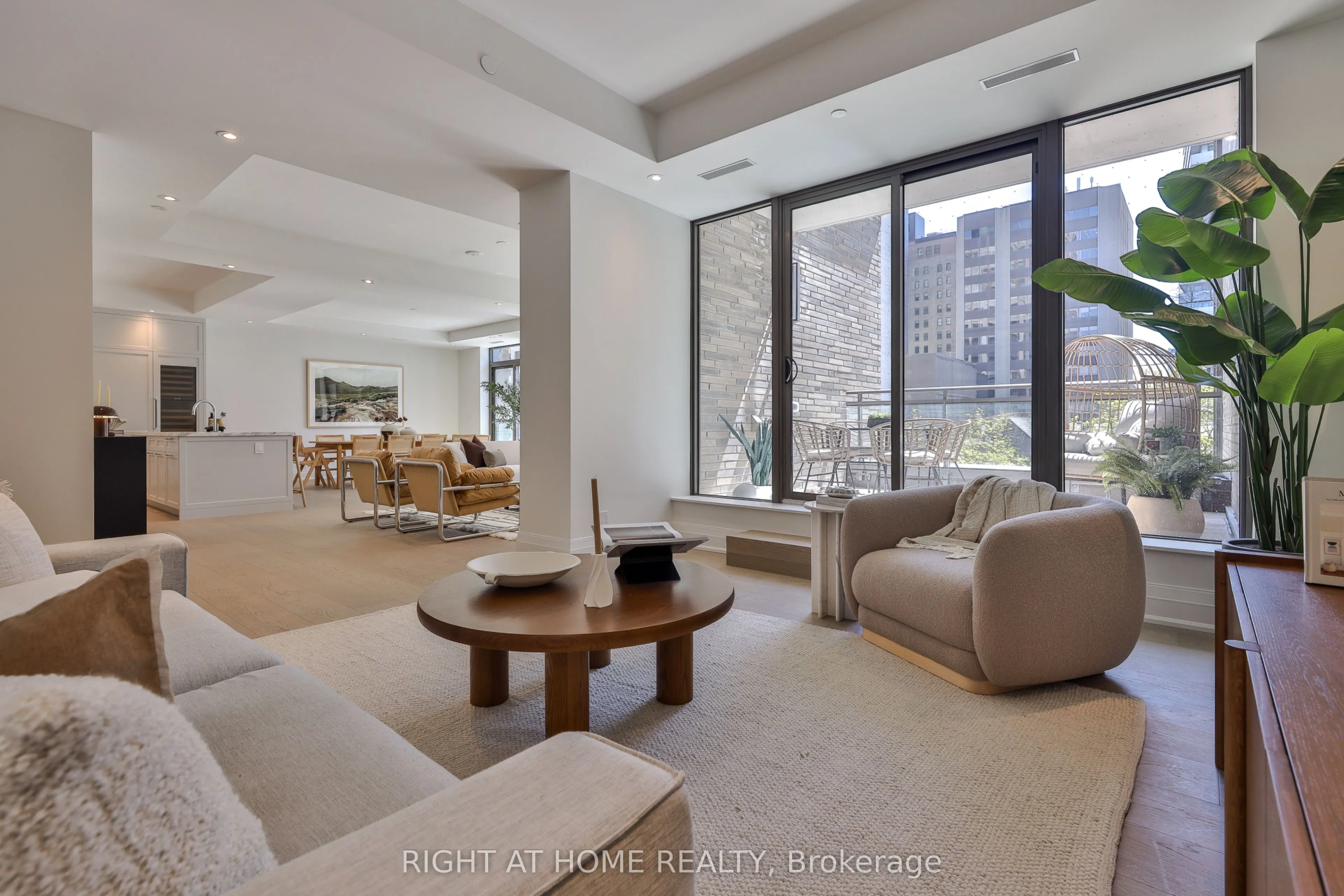 10 Prince Arthur Avenue #404