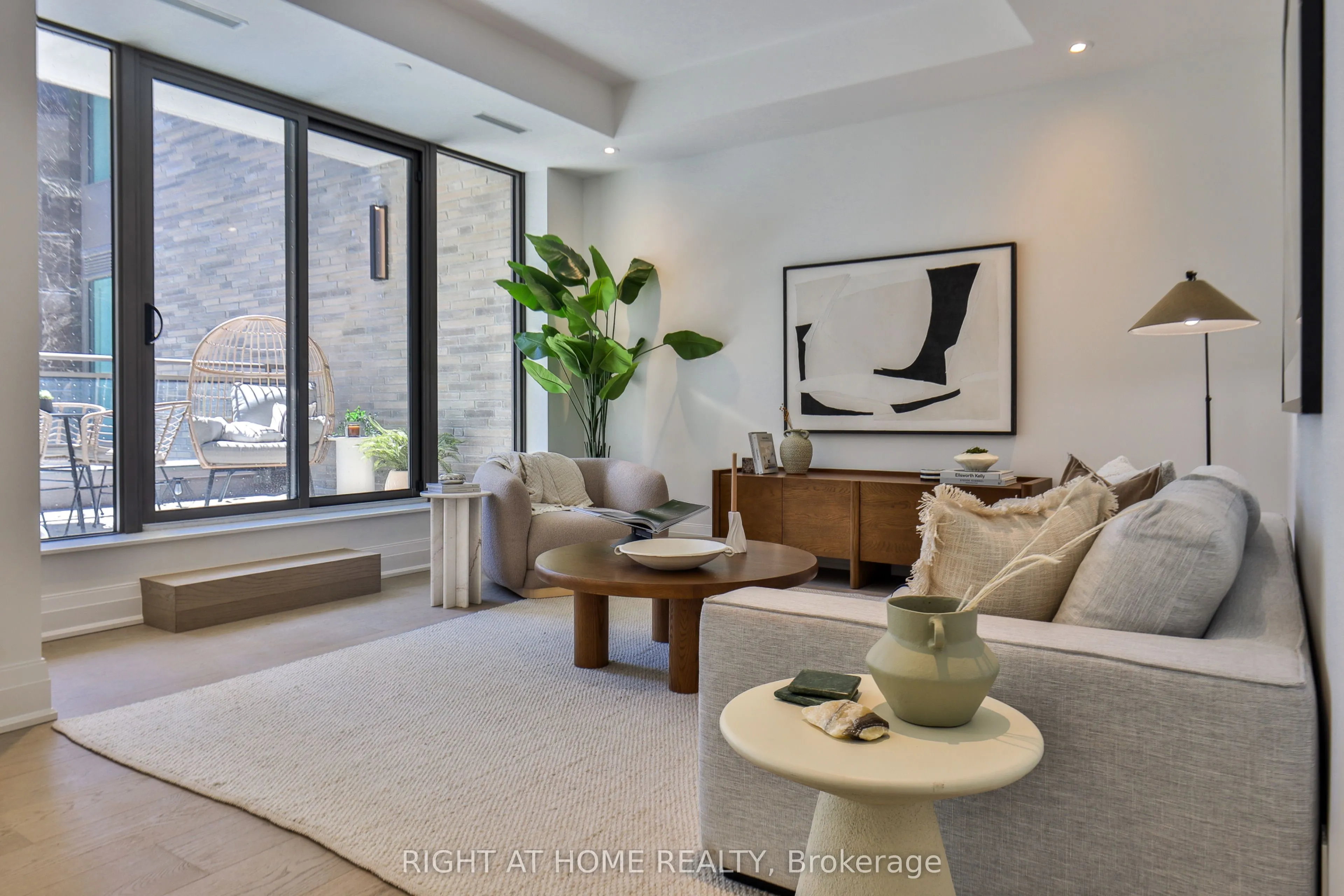 10 Prince Arthur Avenue #404