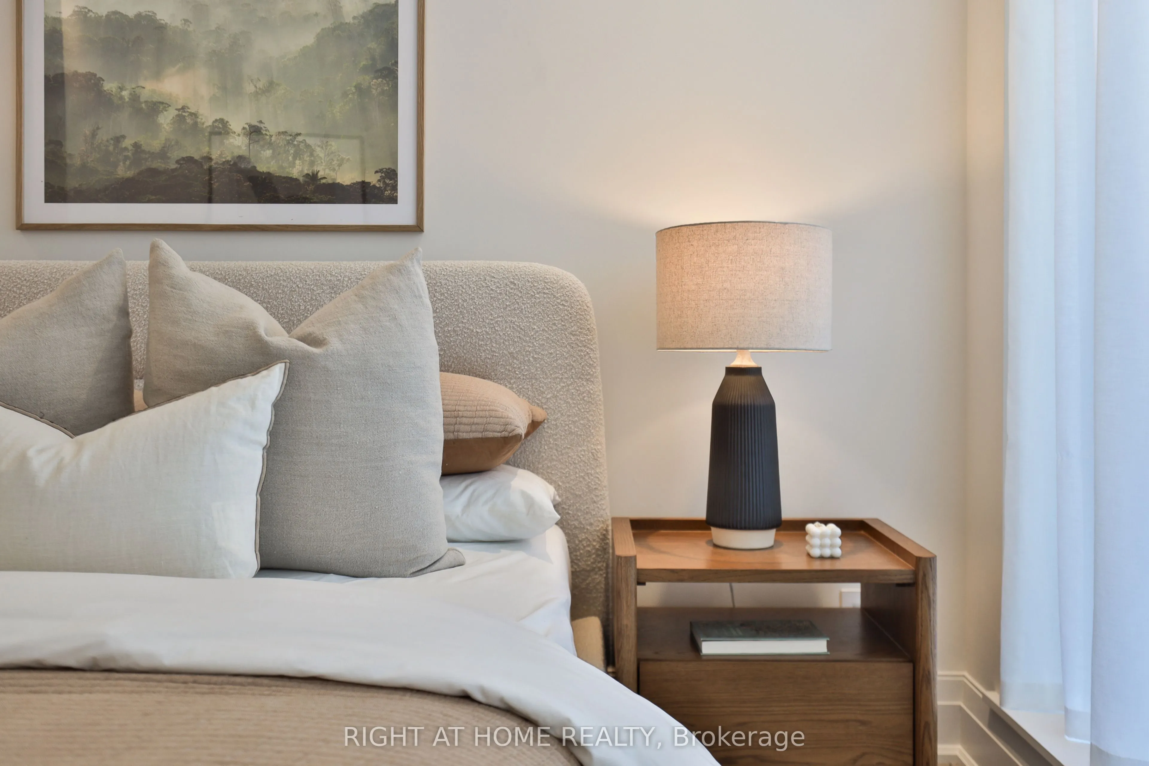 10 Prince Arthur Avenue #404
